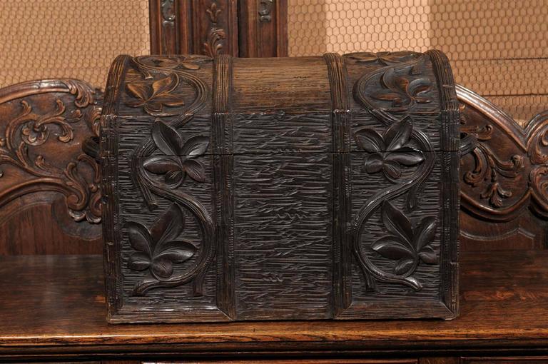 French Carved Wood Black Forest Turn of the Century Trunk with Floral Décor For Sale 3