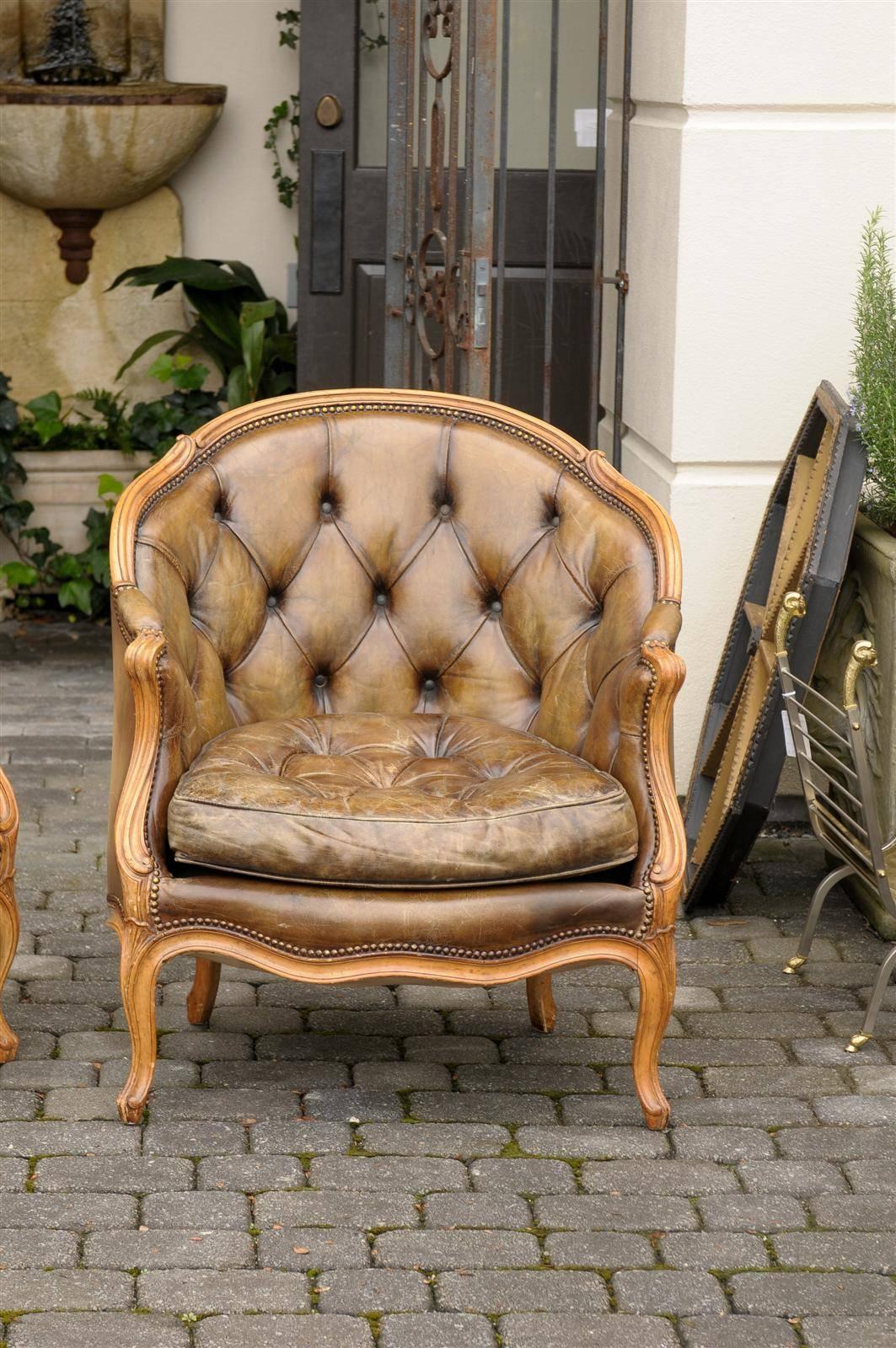 20th Century Pair of 1940s French Louis XV Style Tufted Leather Barrel Back Bergeres Chairs