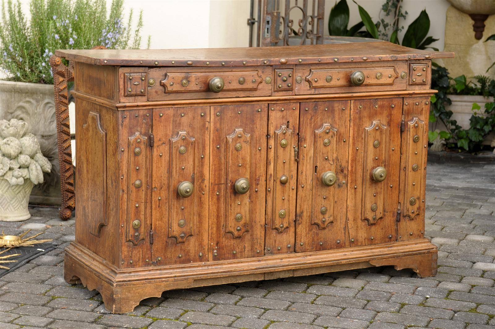 An Italian 17th century two-door buffet from Bologna with single drawer. This Northern Italian buffet from circa 1670 is made of a light walnut and has one full length drawer sitting above two doors made of four panels. This single drawer is