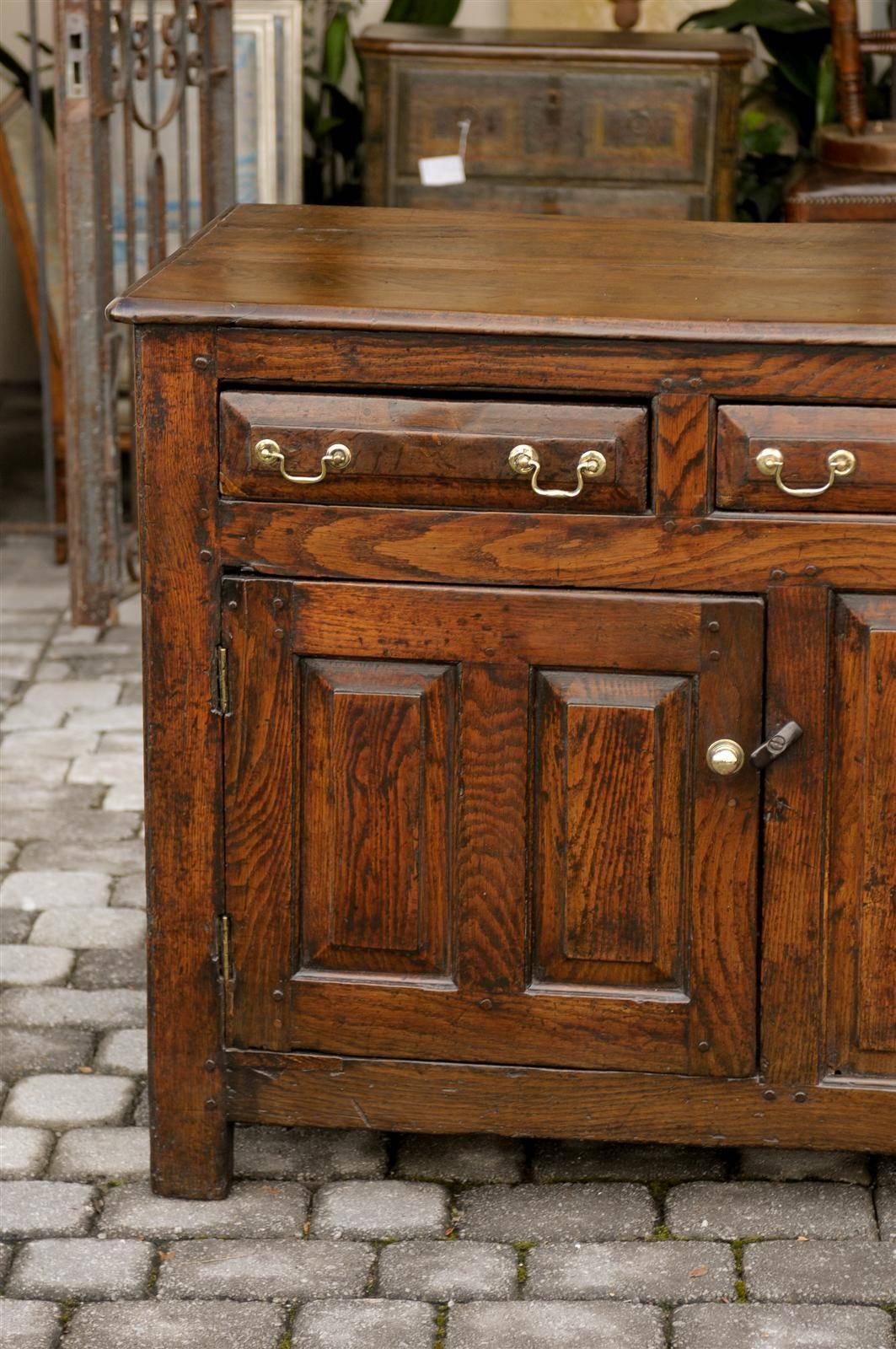 English Early 19th Century Oak Buffet with Three Drawers and Two Doors 2