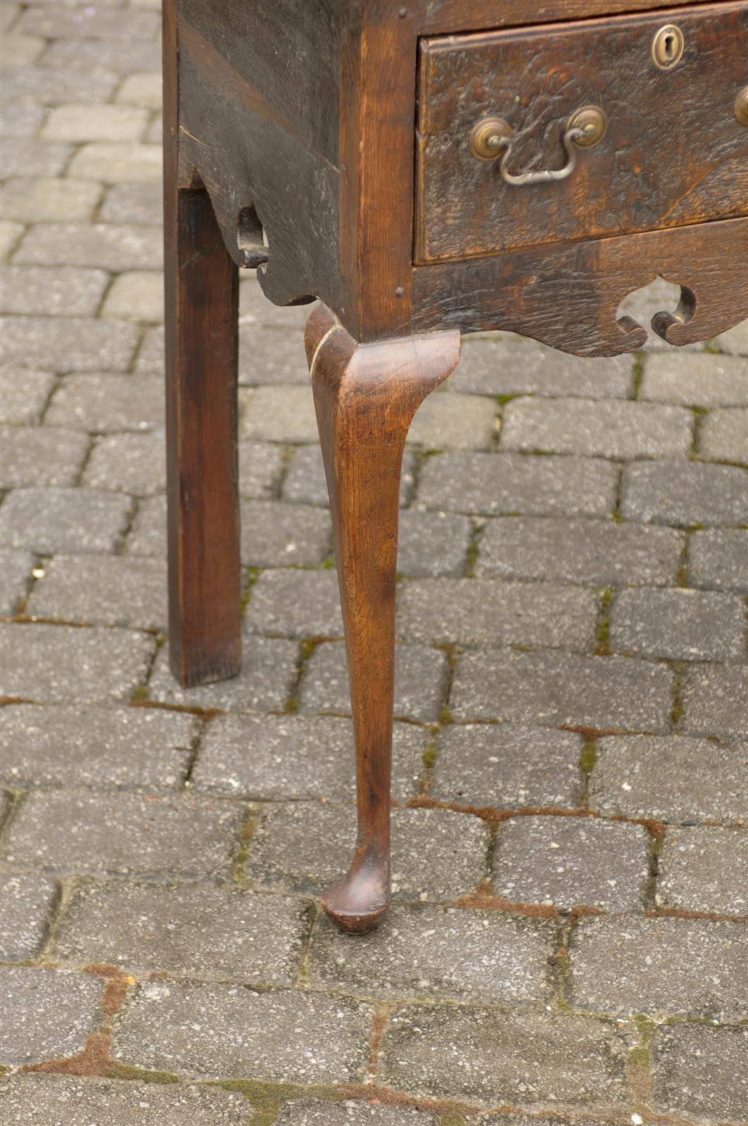 English Late 18th Century Oak Server with Three Drawers and Cabriole Legs For Sale 6