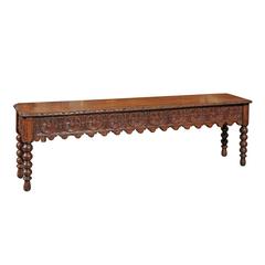 Antique English Late 19th Century Oak Bench with Bobbin Legs and Carved Apron