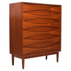 Commodes and Chests of Drawers