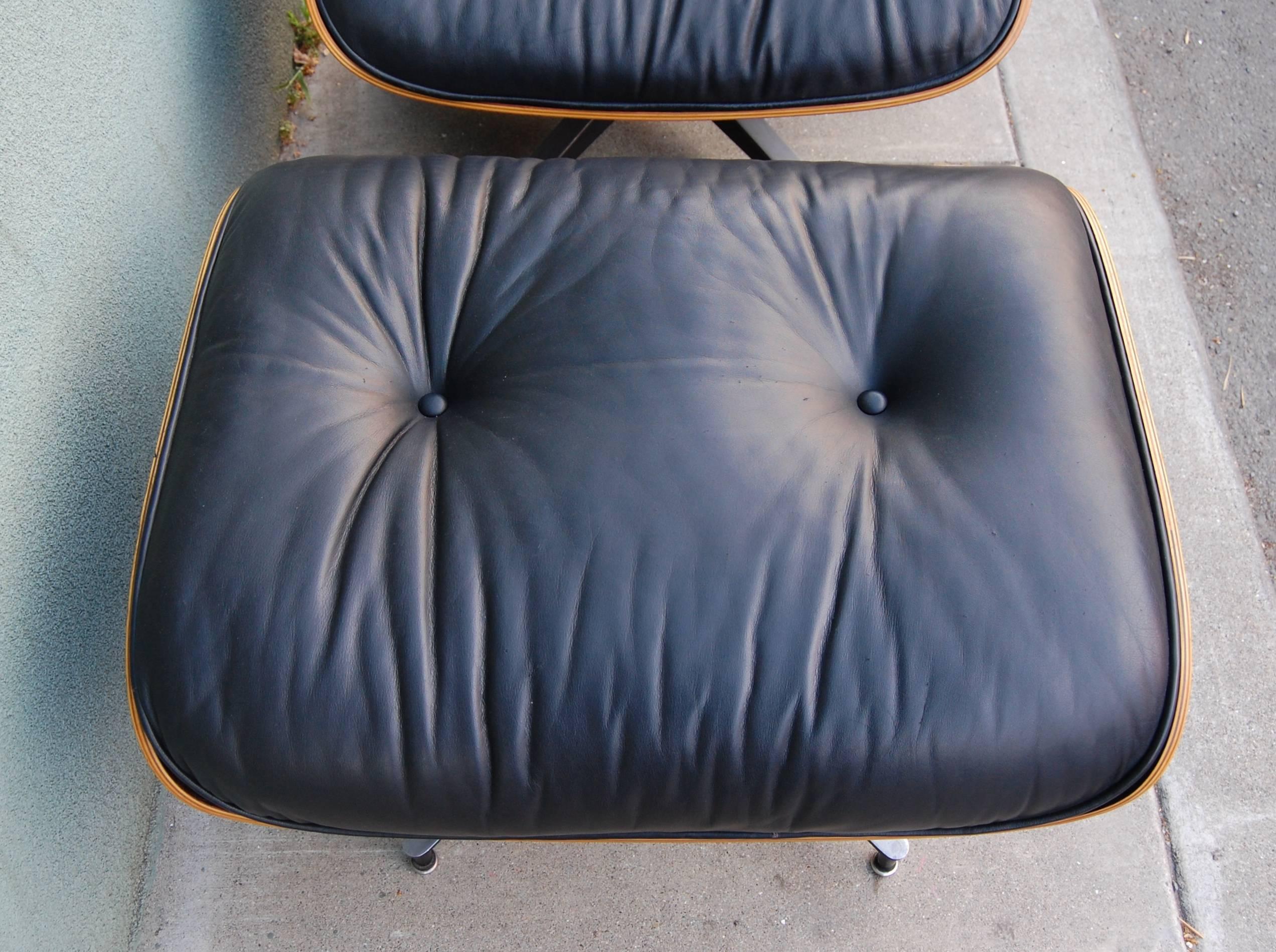 Mid-Century Modern 1970s Eames Lounge and Ottoman 670 / 671