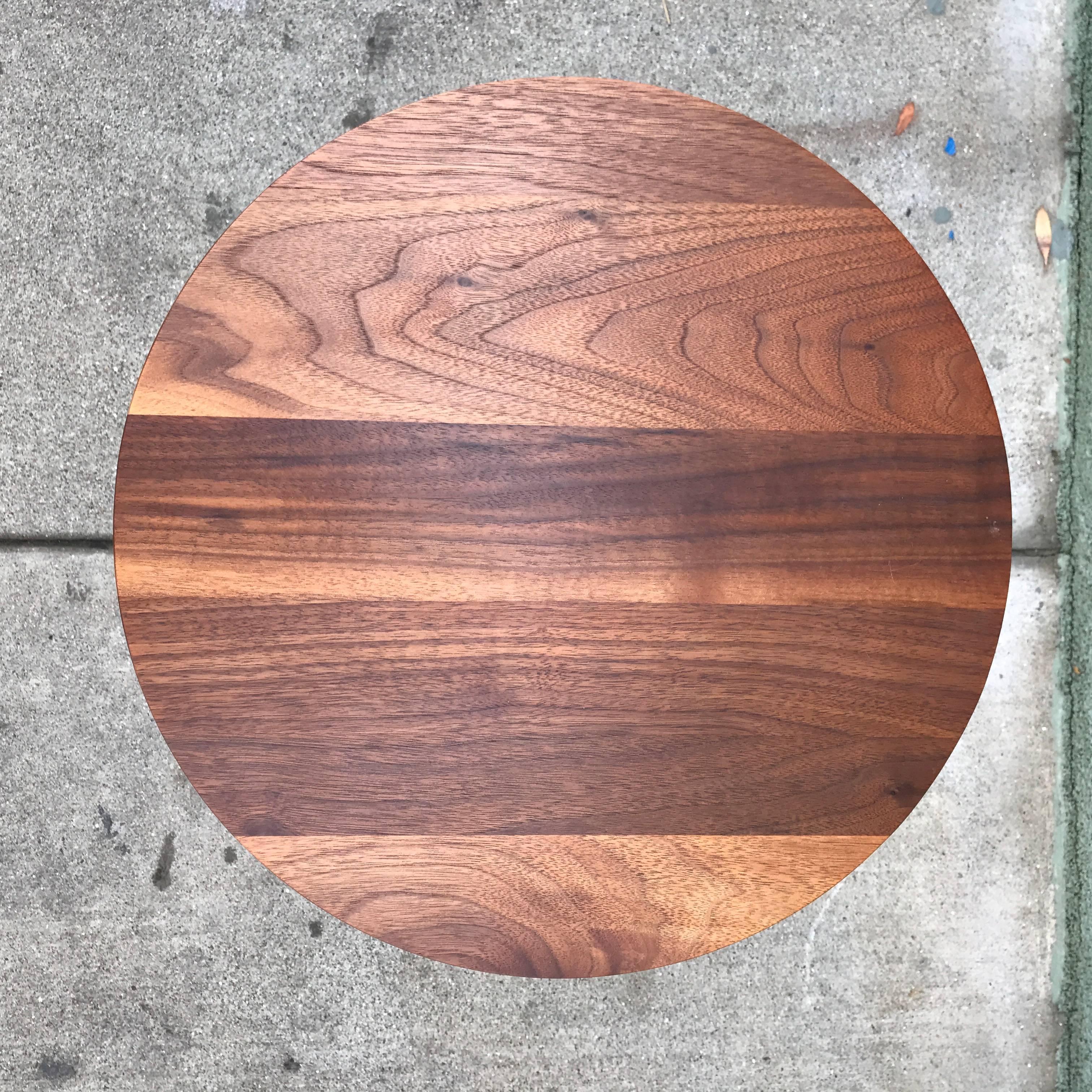 Round solid walnut top and a newly sprayed white pedestal base petit side table, great level of design and construction in a wonderful niche design. The round top has nicely figured grain, super clean form.