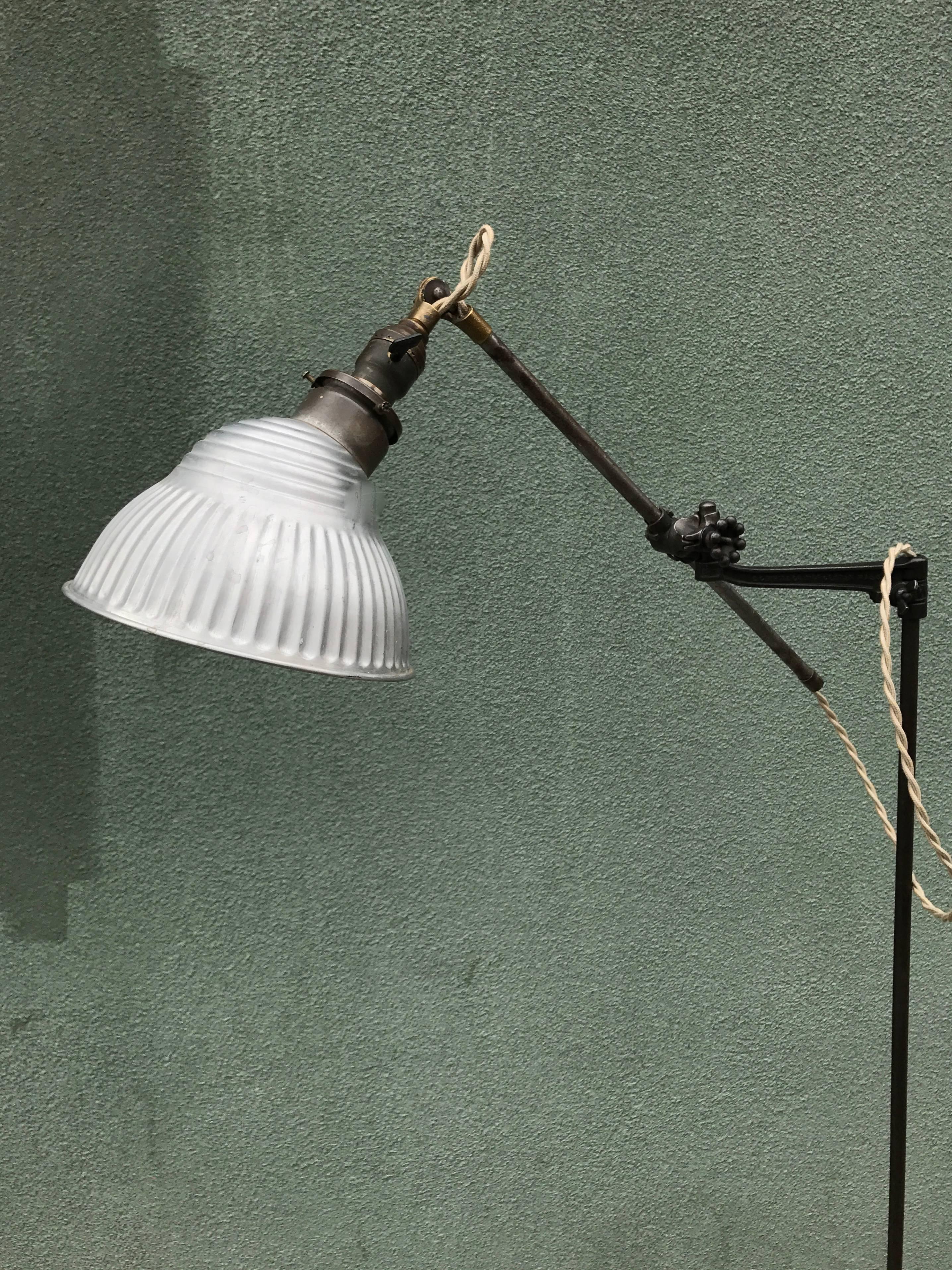 O. C. White floor lamp, all original components (rewired), wide range of movements via the patented swing arm, the creator Otis C White was a dental surgeon in the late 19th century who created many patented designs in lighting and in 1893 his