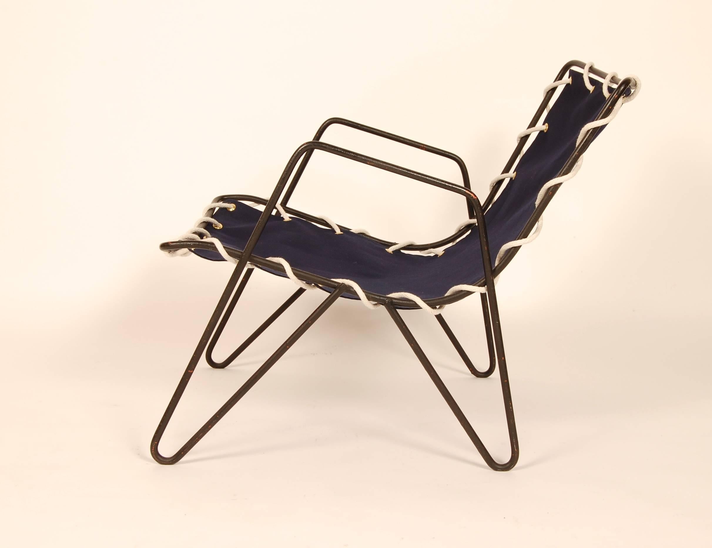 Modernist Iron and Blue Canvas Patio Lounge Chair, 1950s In Excellent Condition In San Francisco, CA
