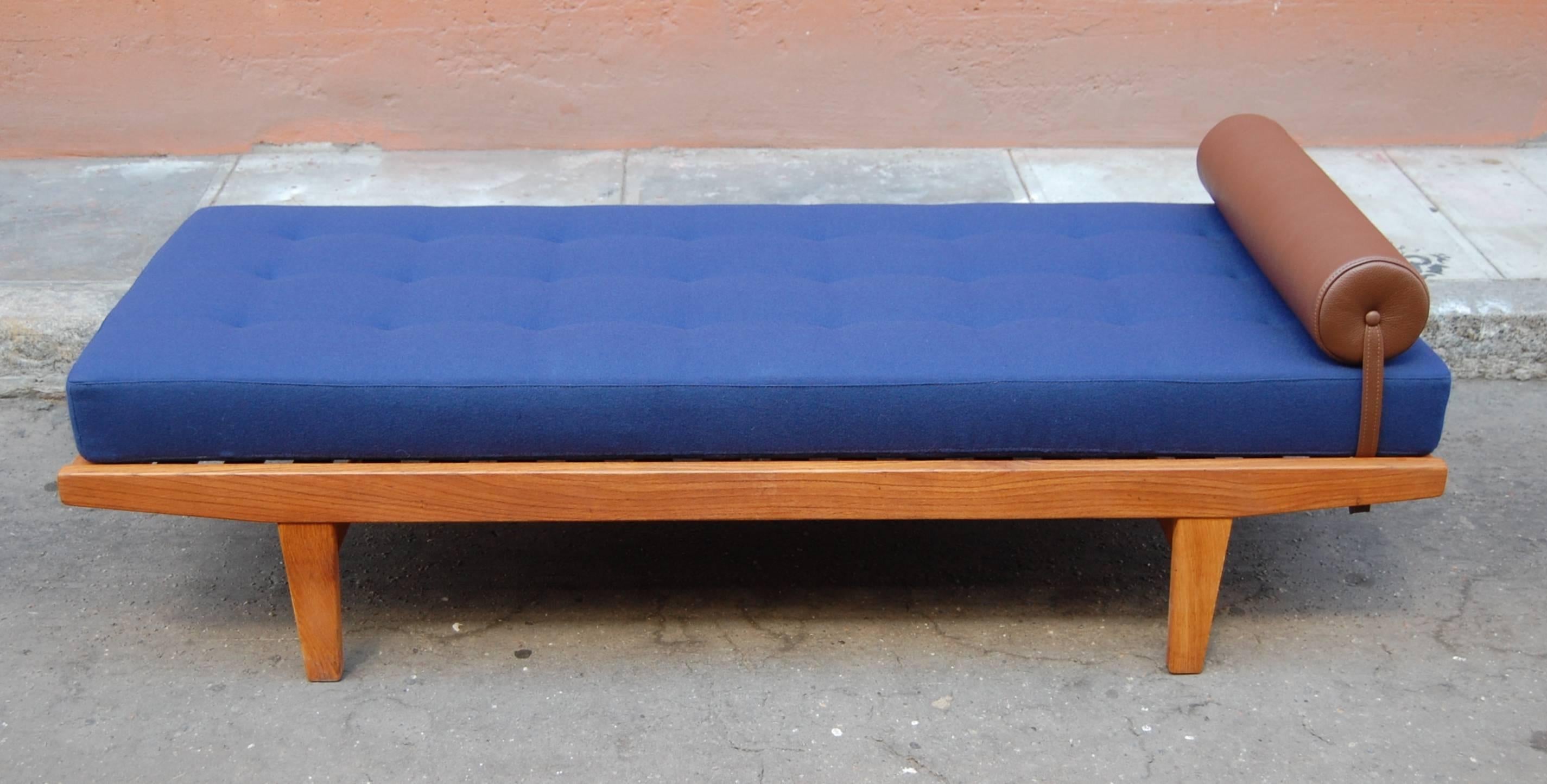 Poul Volther 1950s Danish Daybed in Knoll Fabric 3
