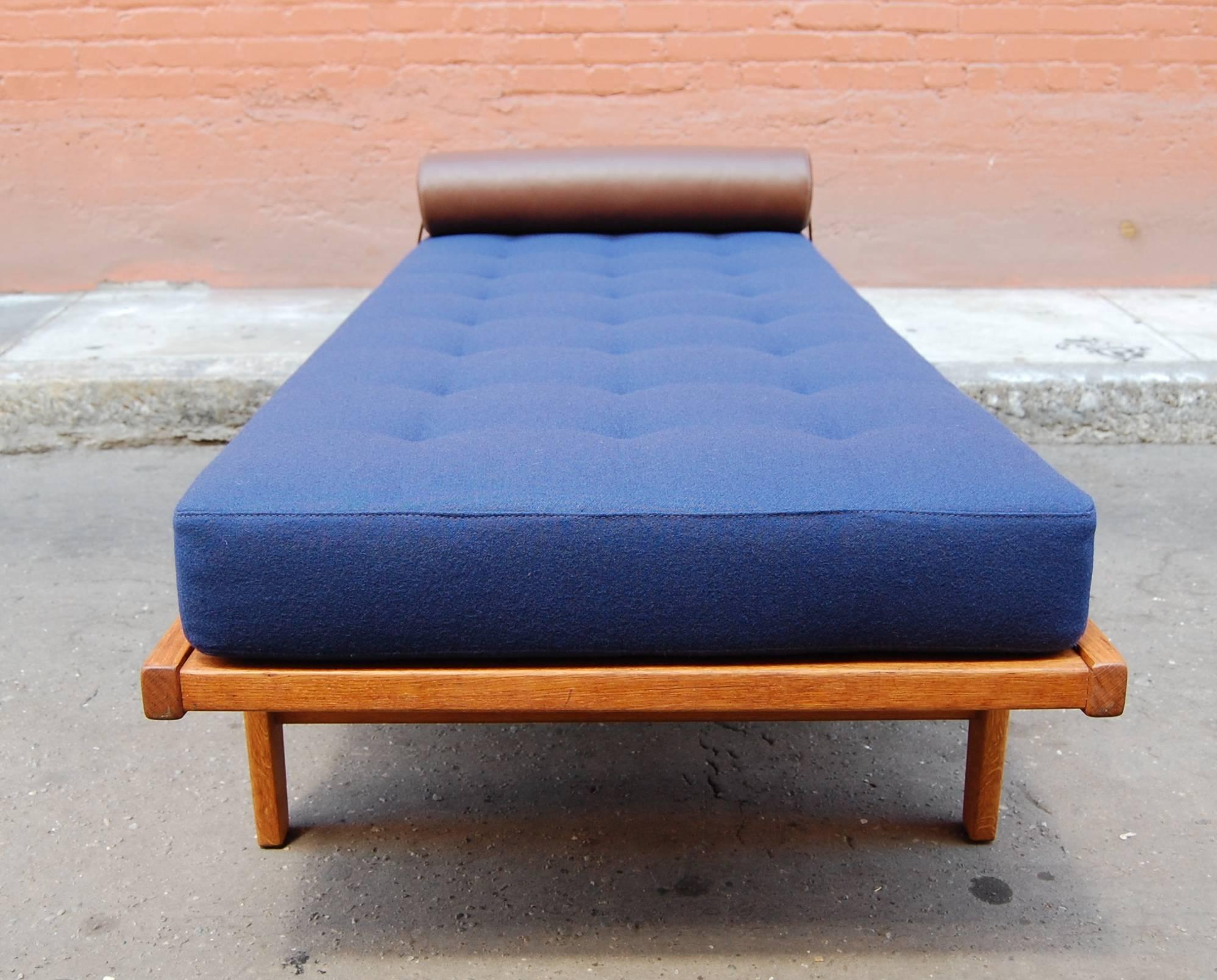 Poul Volther 1950s Danish Daybed in Knoll Fabric 1