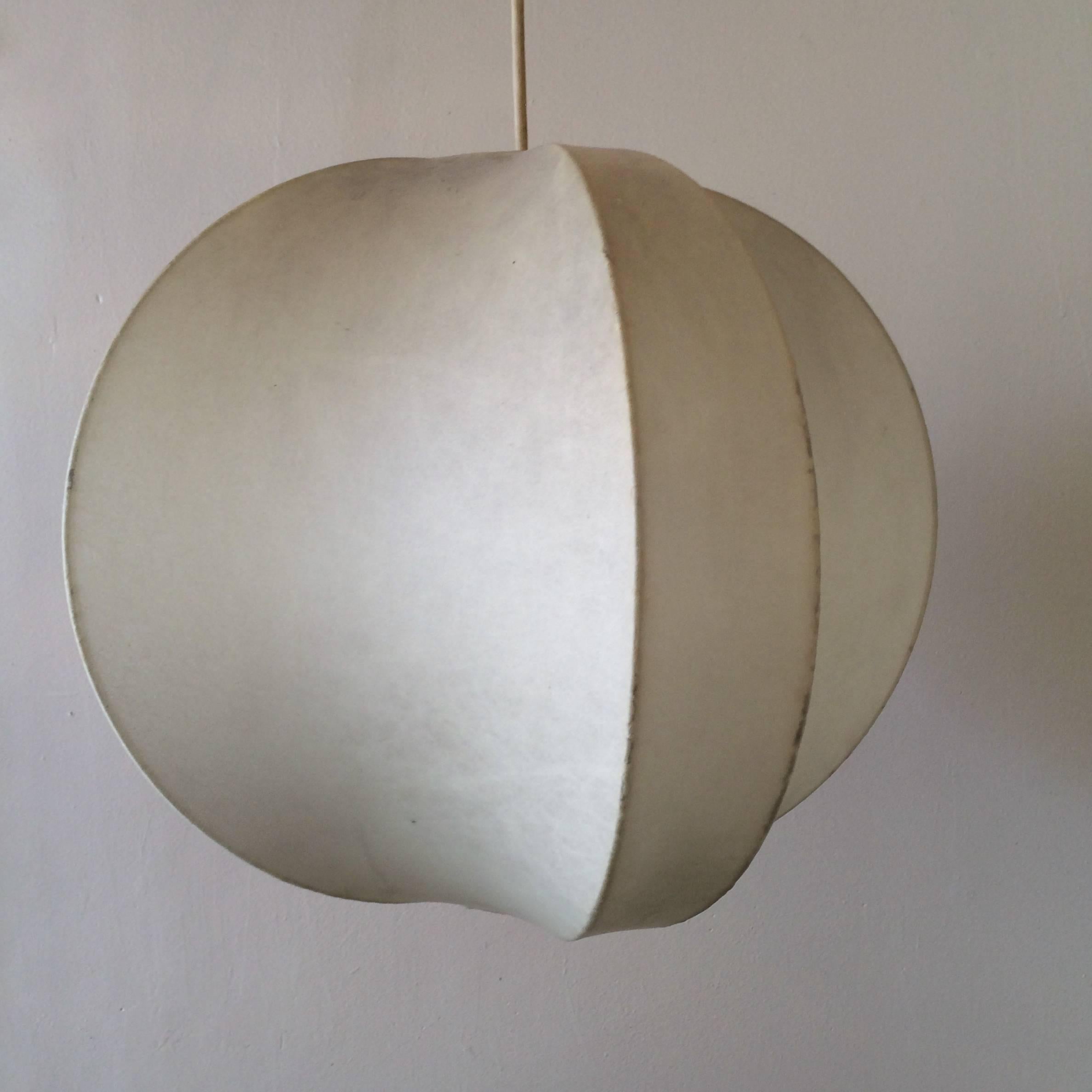 Cocoon pendant lamp in the style of Castiglioni from the 1960s. Built from the same materials as the George Nelson bubble lamp, this in the Italian version of that design. Having a arched on four sides form with a double wire frame, the pendant