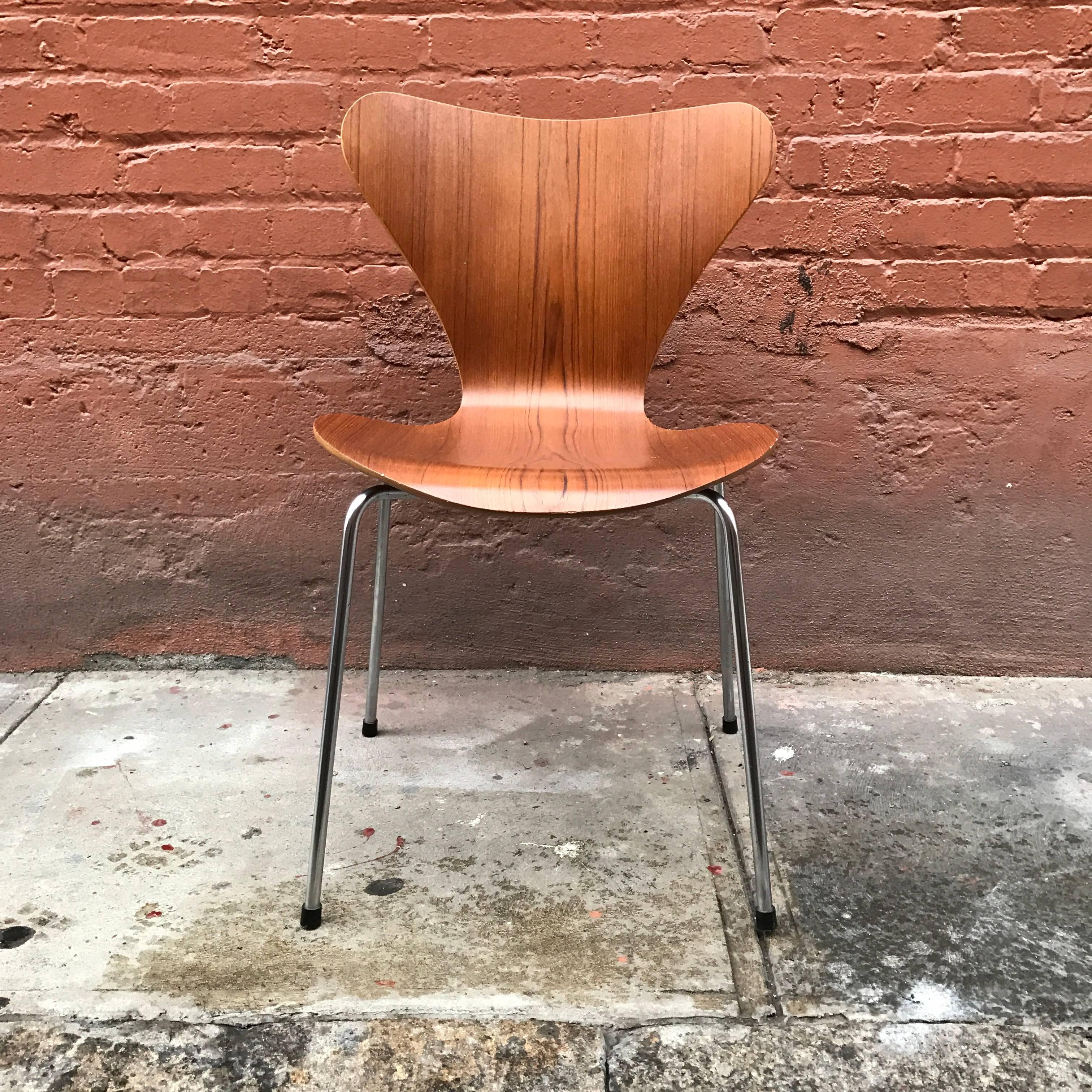 Scandinavian Modern Arne Jacobsen Series Seven Side Chair