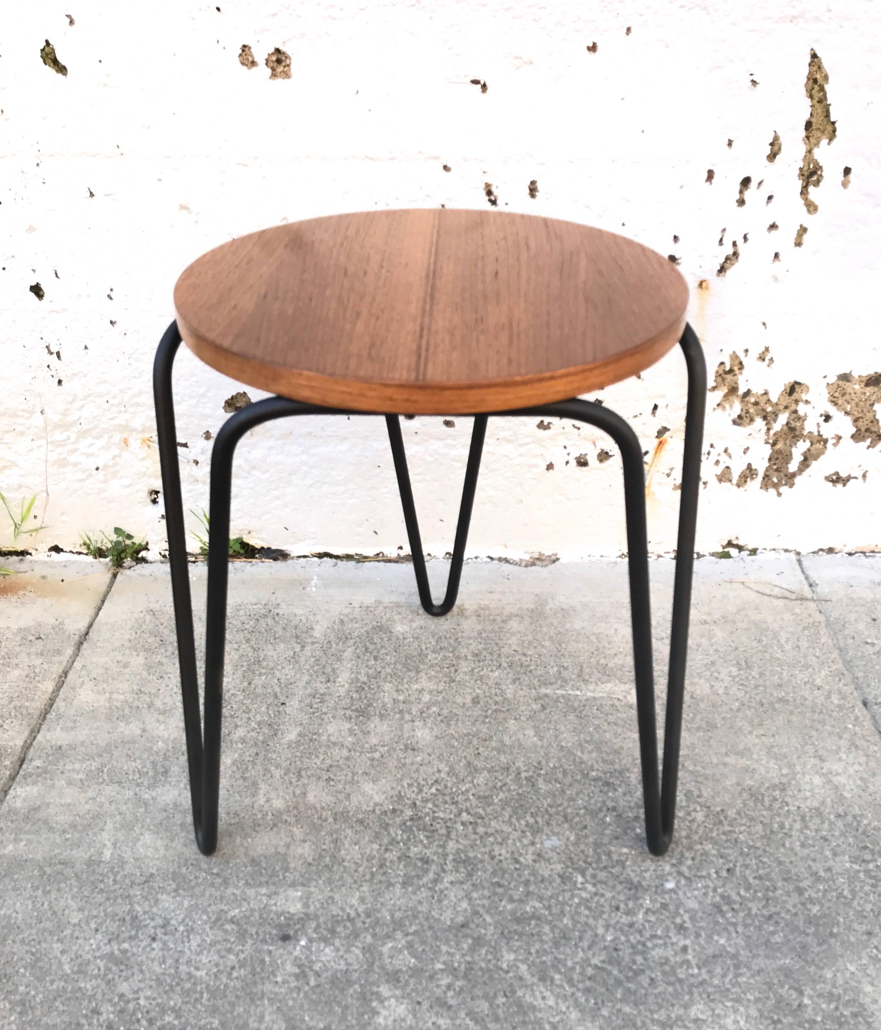Florence Knoll Hairpin Leg Stool In Excellent Condition In San Francisco, CA