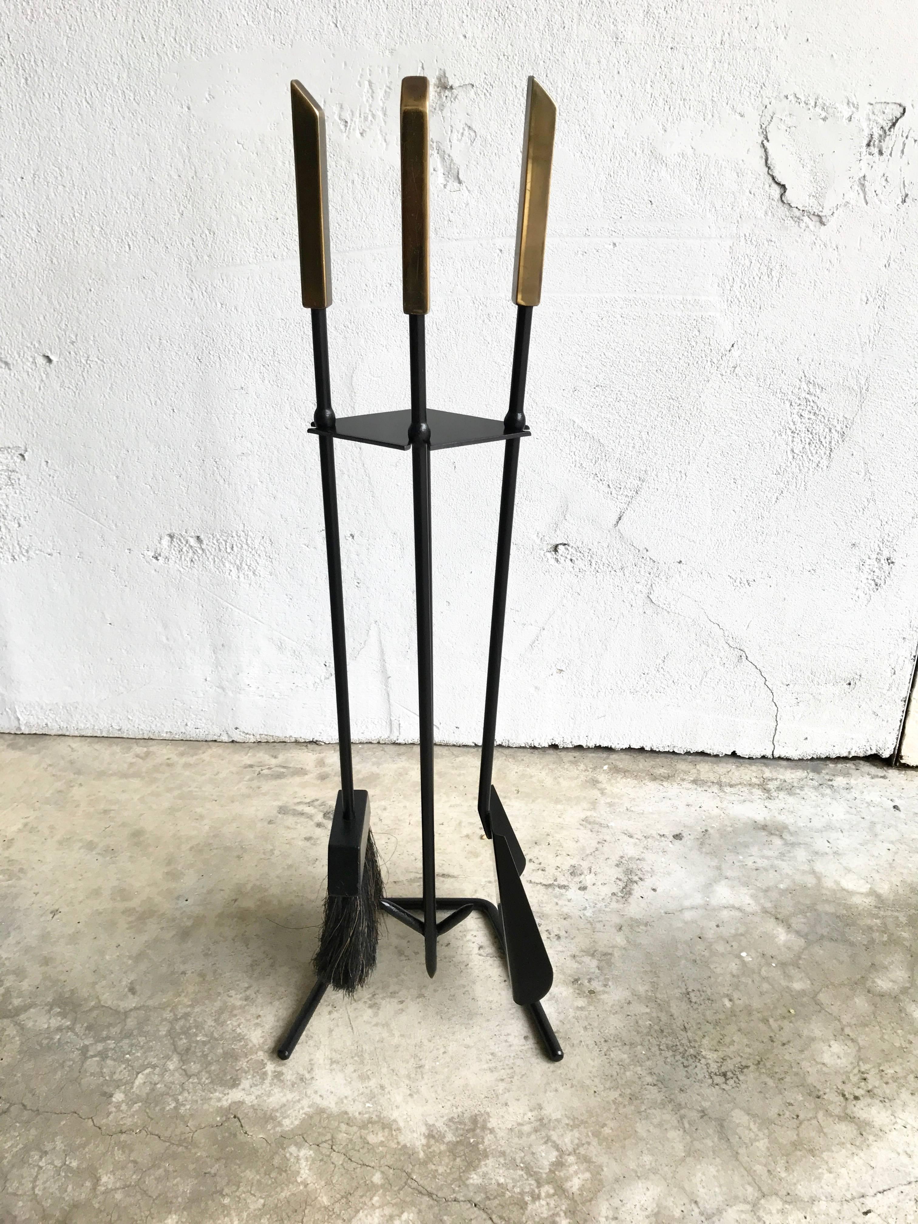 Modernist fireplace tools, circa 1950s with solid brass which have been left unpolished, but can be polished upon request. The frame has been resprayed and the brush is in excellent condition.