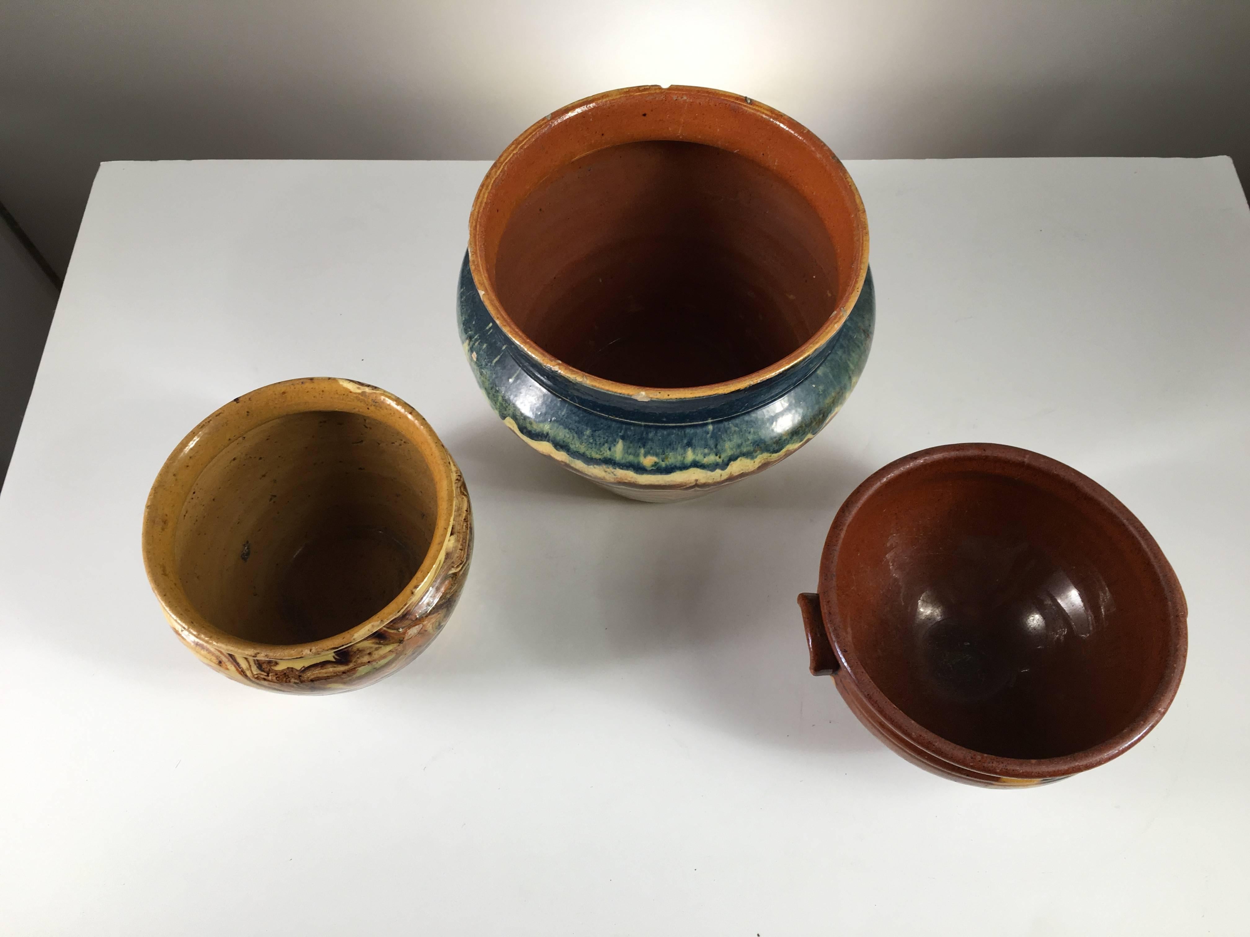 A nice collection of three French provincial Jaspe bowls from the Savoire region, late 19th century, from the collection of Pierre Moulin, author of French Country style books and founder of the Pierre Deux shops.