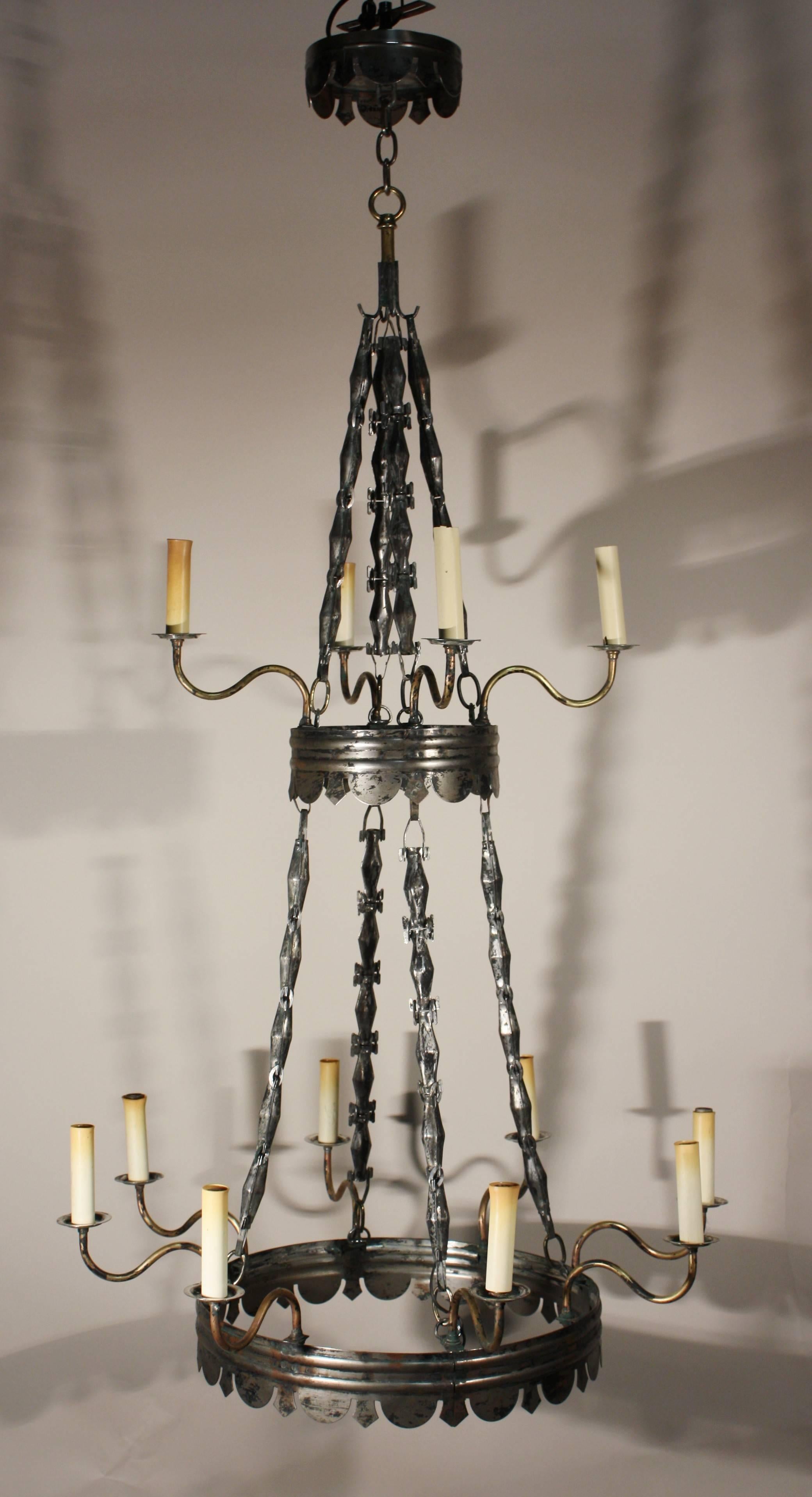Tole and Brass 12-Light Chandelier 4
