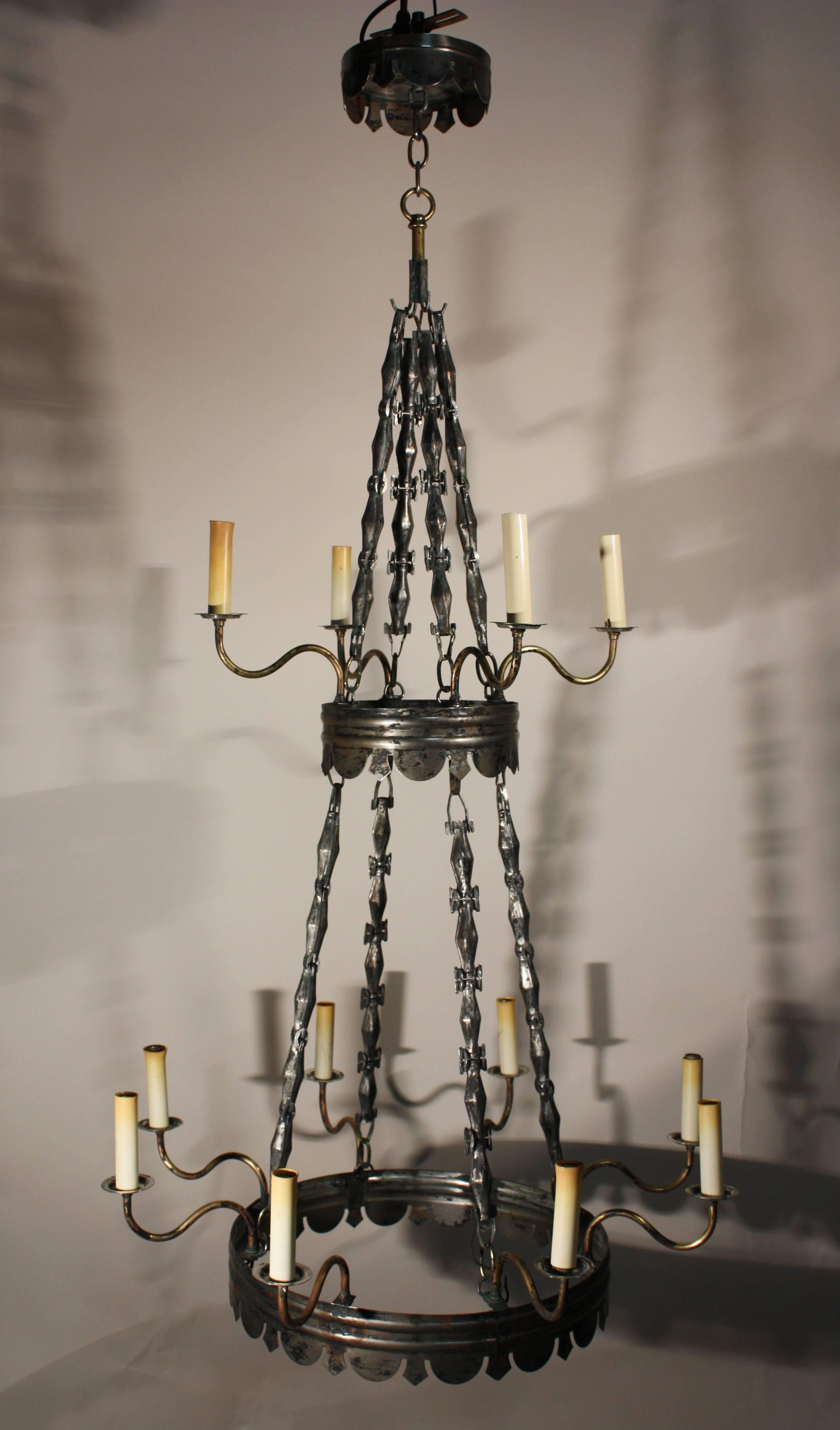 Tole and Brass 12-Light Chandelier 3