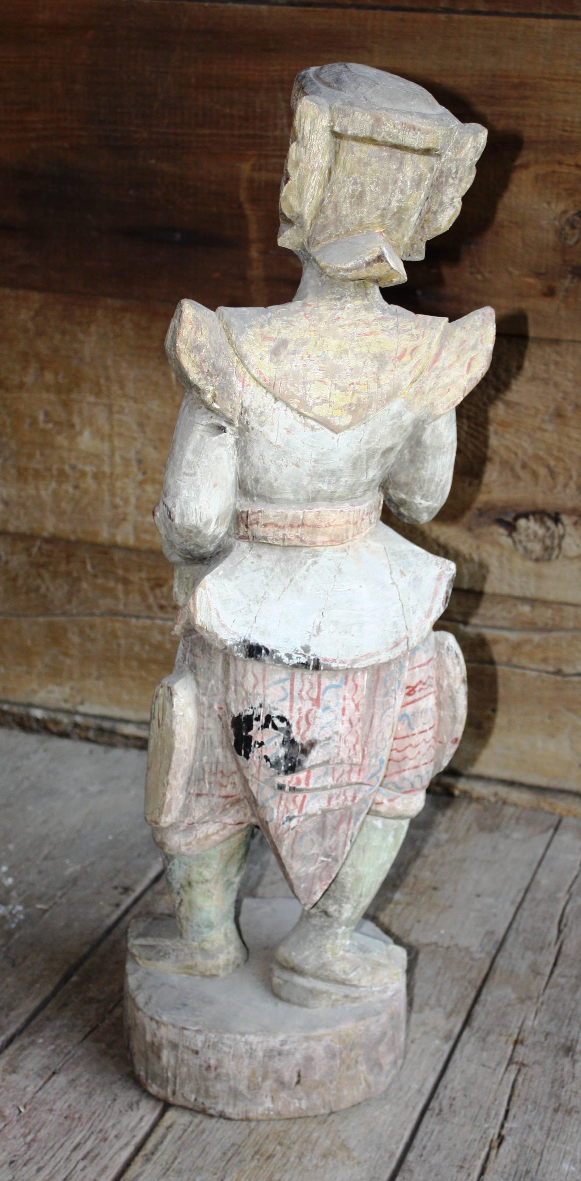 18th Century Pair of Carved Wood Statues, Bali In Distressed Condition In Doylestown, PA