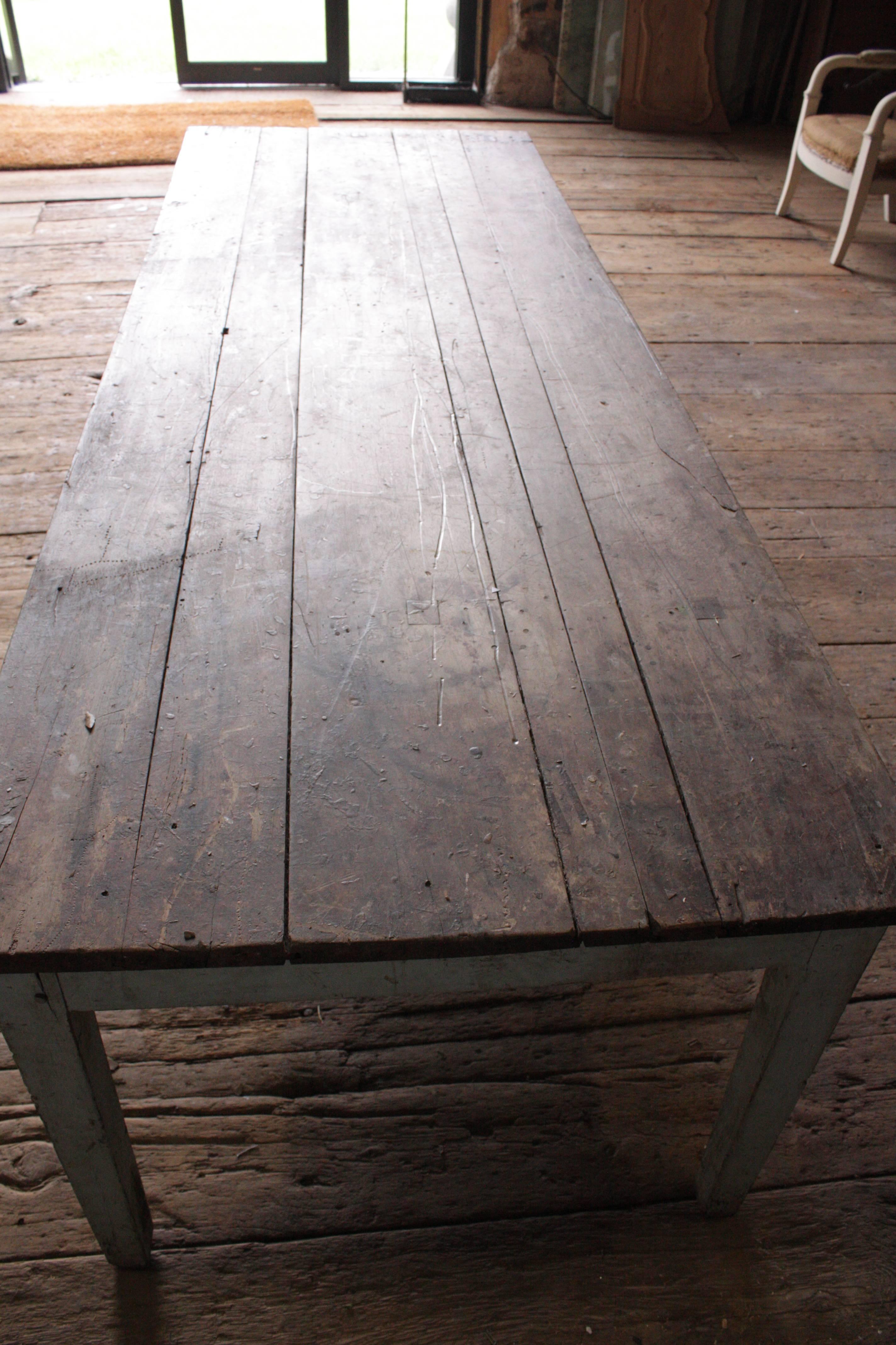 Rustic French Country Farm Table In Distressed Condition In Doylestown, PA