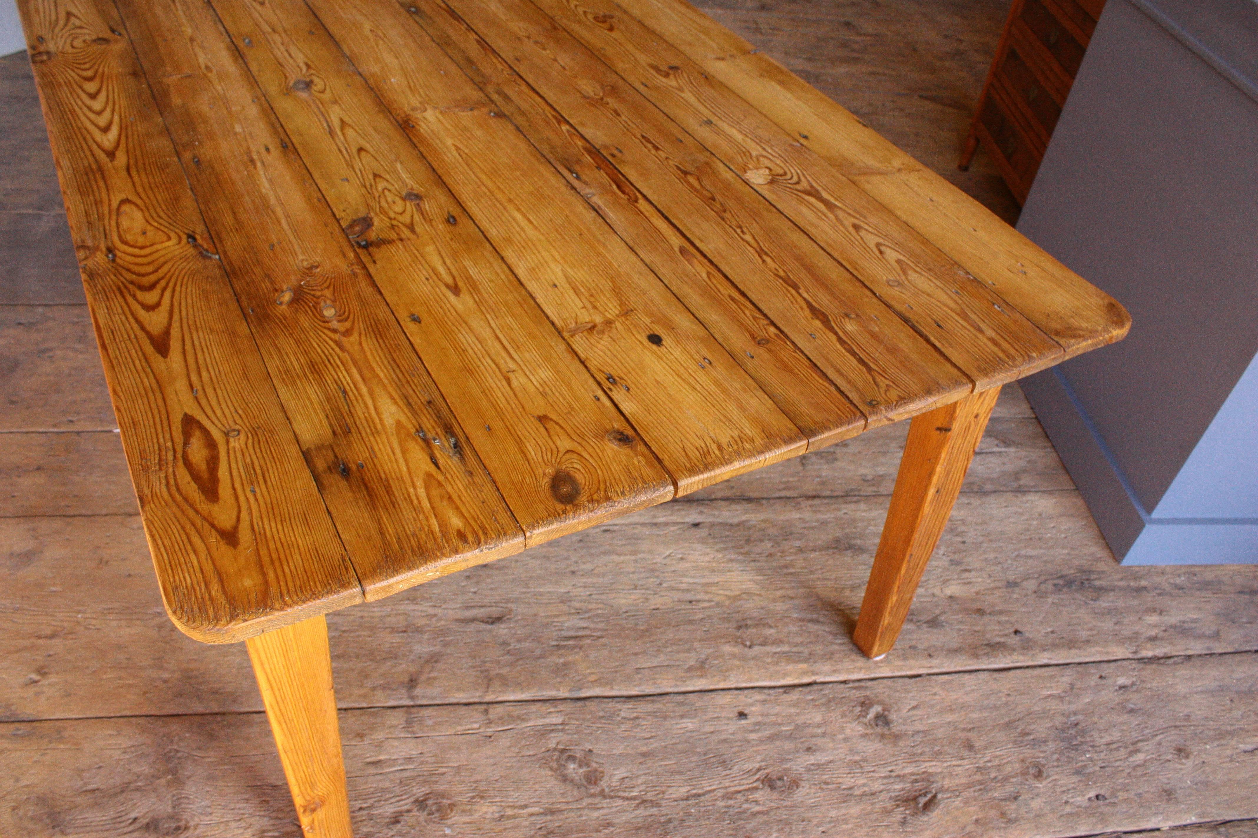 Pine Plank Top Farm Table In Good Condition In Doylestown, PA