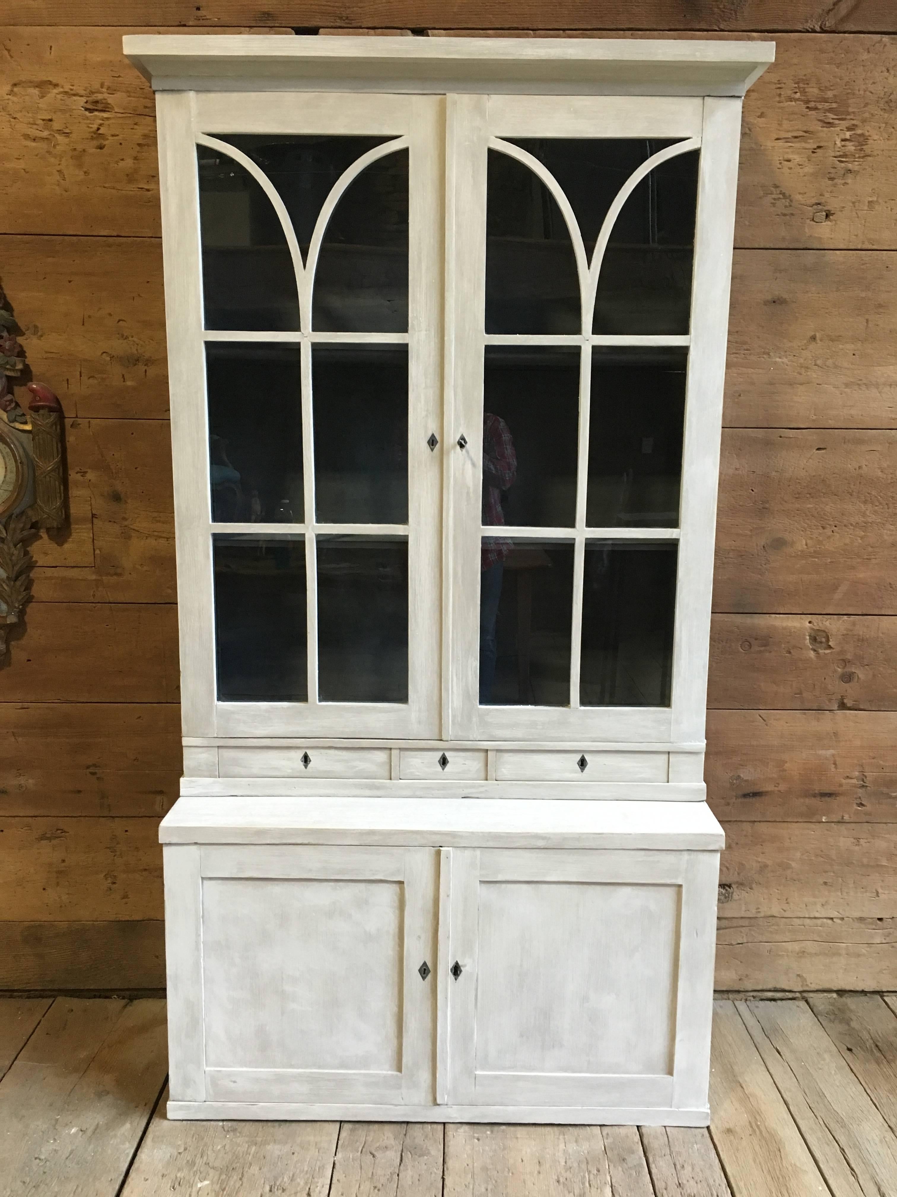 French Directoire Style Grey Painted Cabinet, Early 19th Century In Good Condition In Doylestown, PA