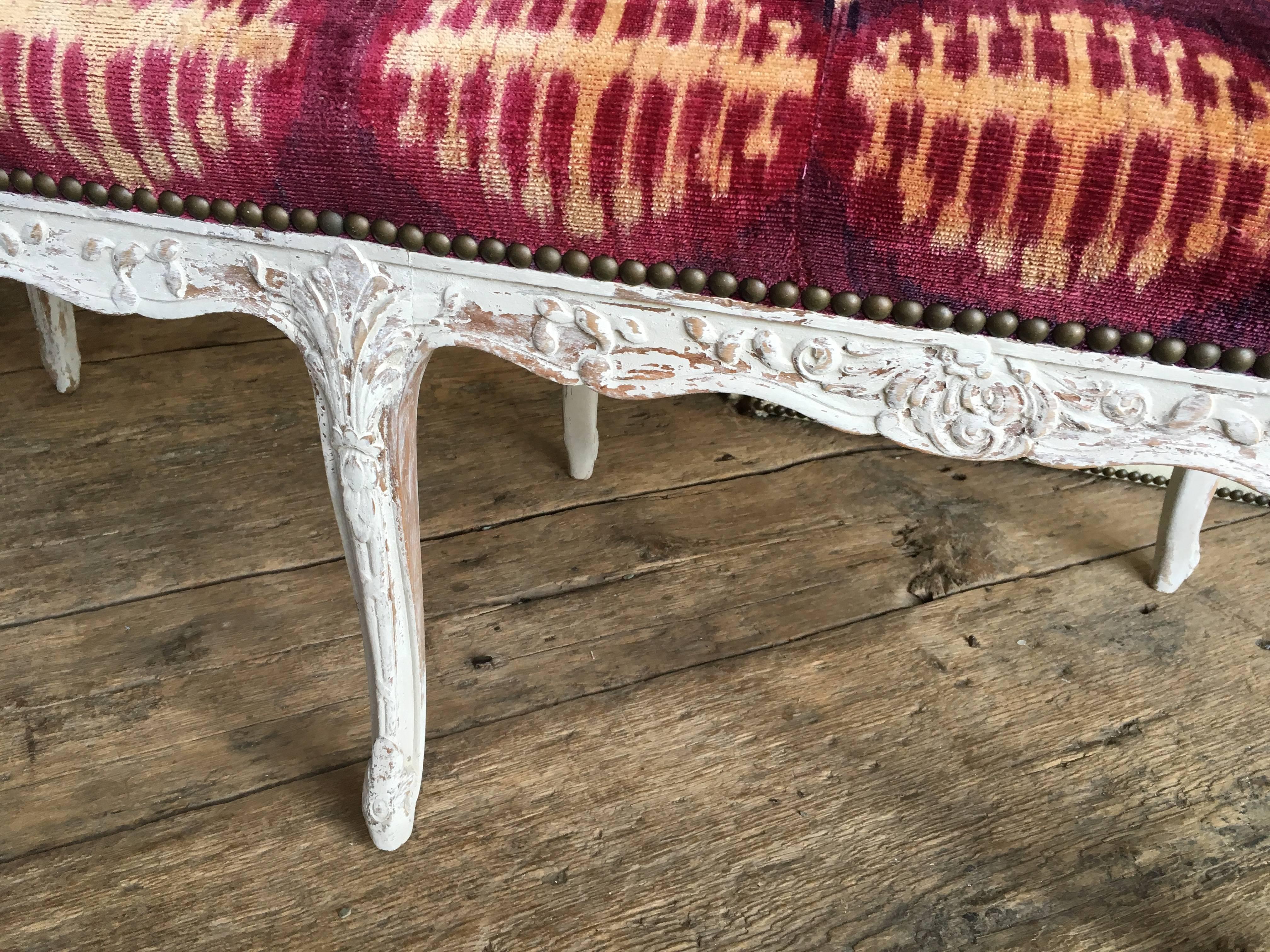 Louis XV Carved and Painted Bench, Silk Velvet Upholstery In Excellent Condition In Doylestown, PA