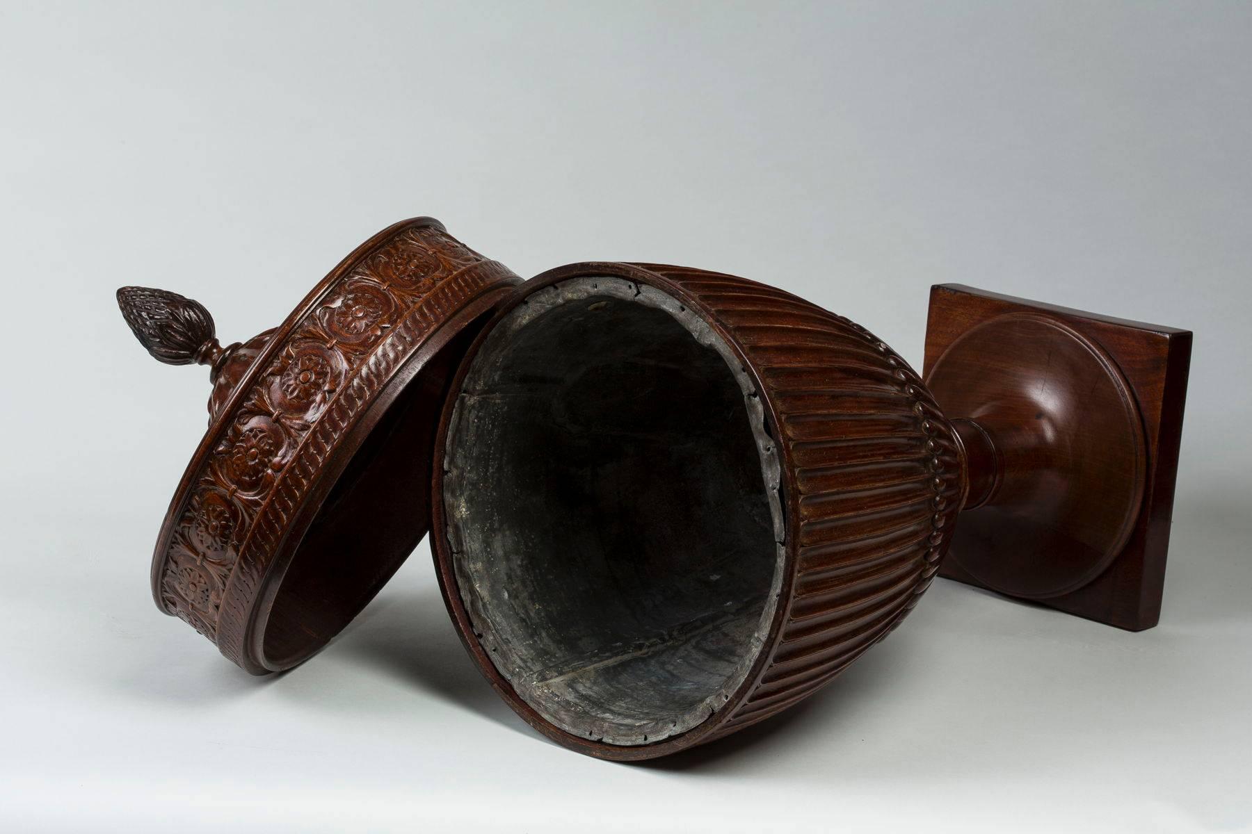 English Pair of George III Carved Mahogany Dining Urns For Sale