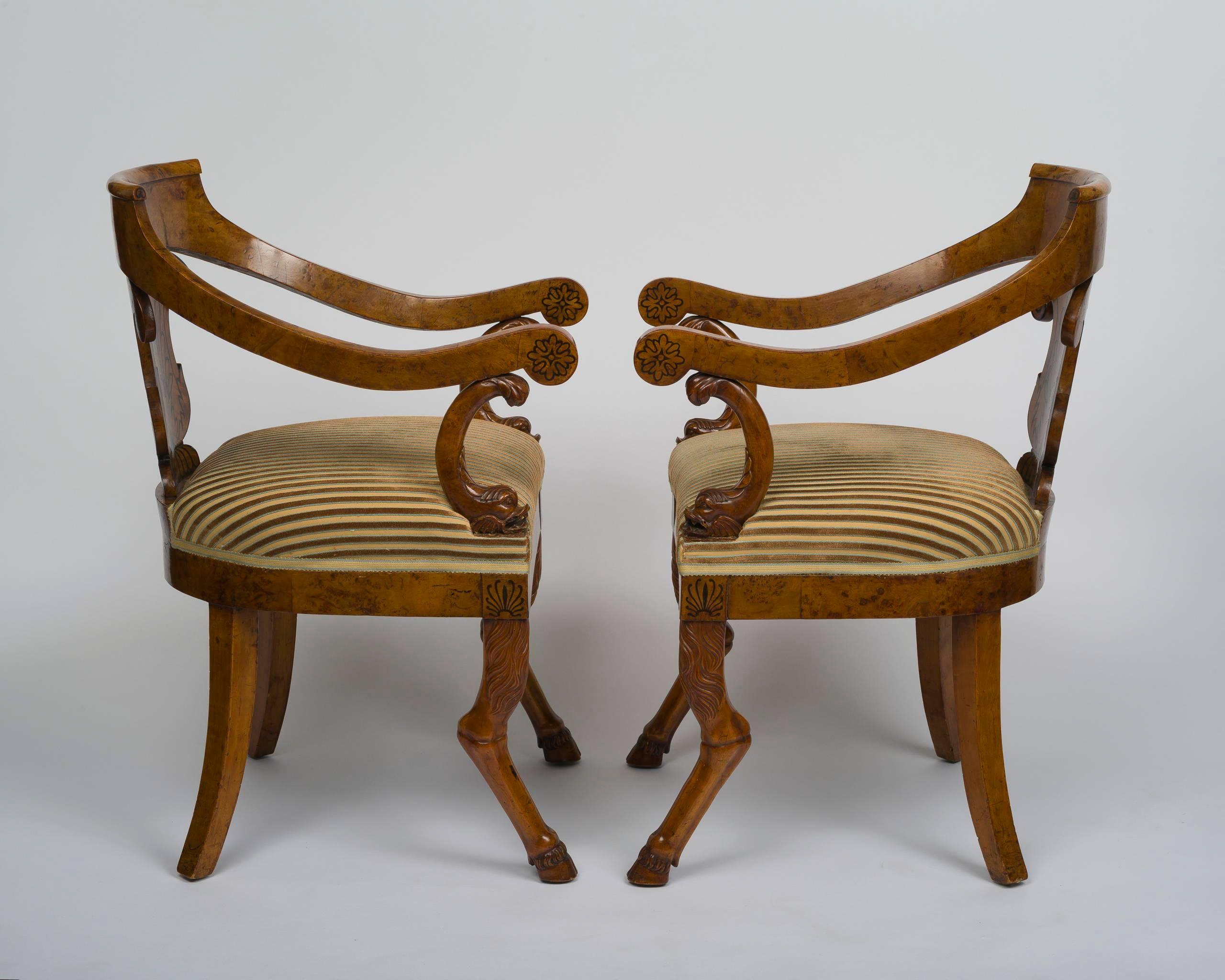 Empire Paire de fauteuils Consulat en bois de bouleau incrusté d'ébène estampillés Jacob Frres en vente