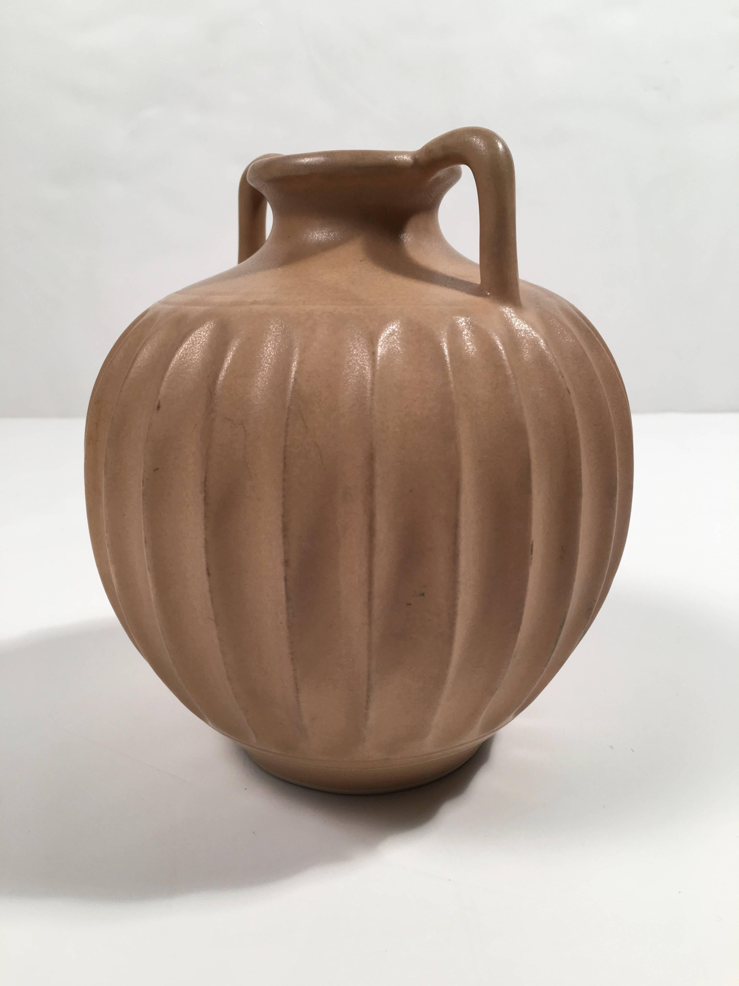 Italian Neoclassical Pottery Vase In Good Condition In Essex, MA