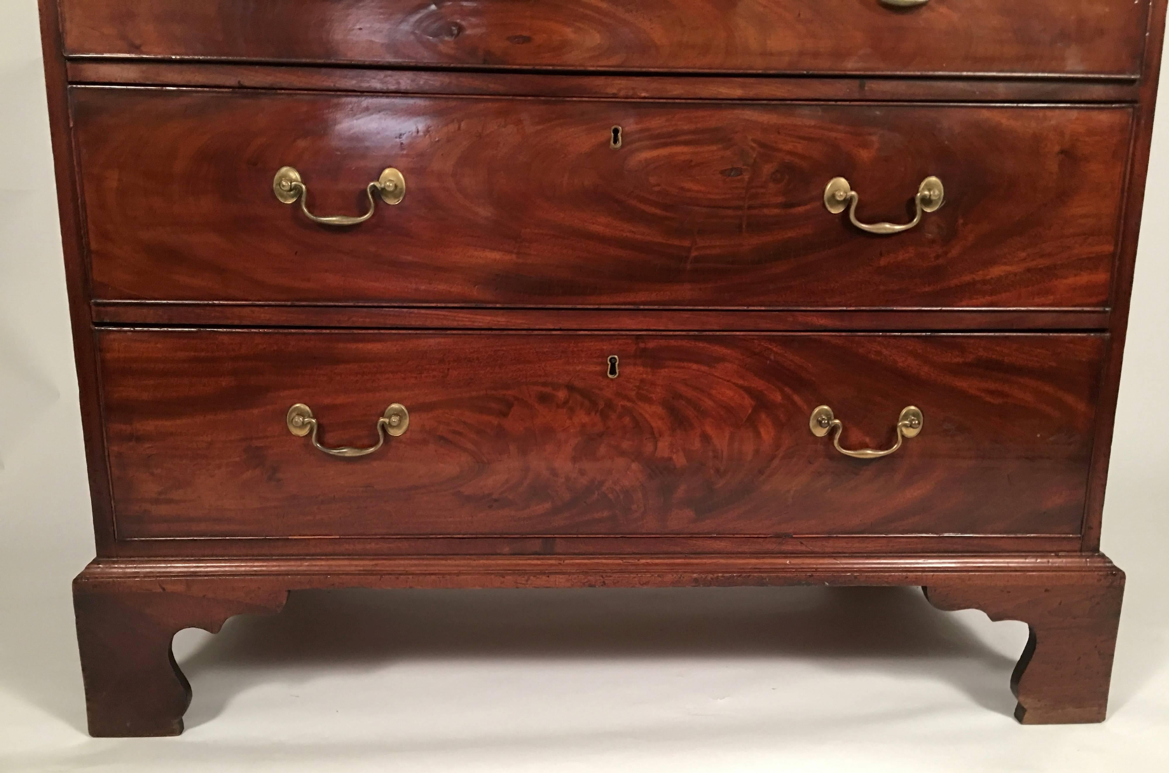 George III Period Mahogany Chest of Drawers In Excellent Condition In Essex, MA
