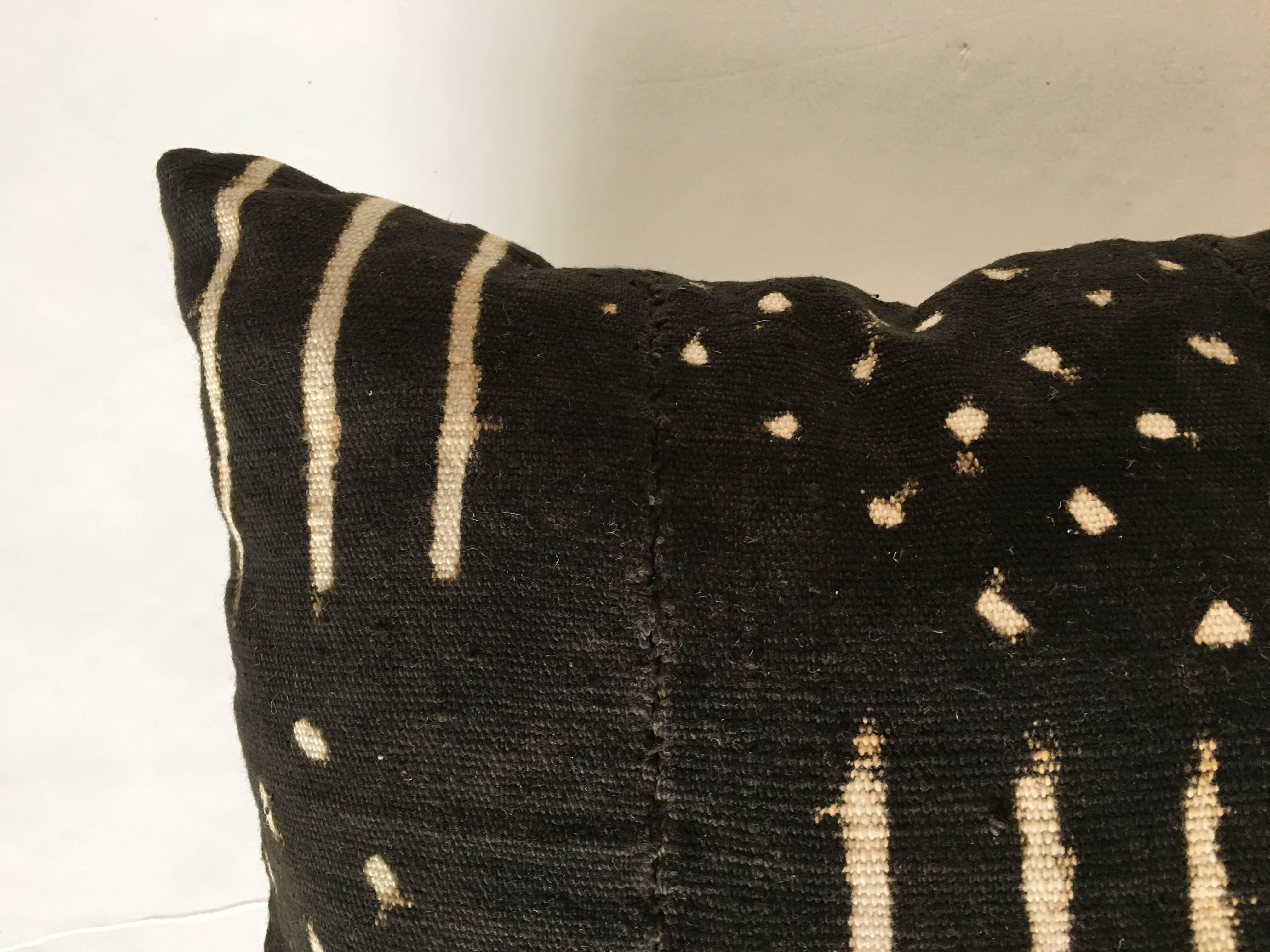 Handmade Black and White Graphic African Mud Cloth Pillows In Excellent Condition In Essex, MA
