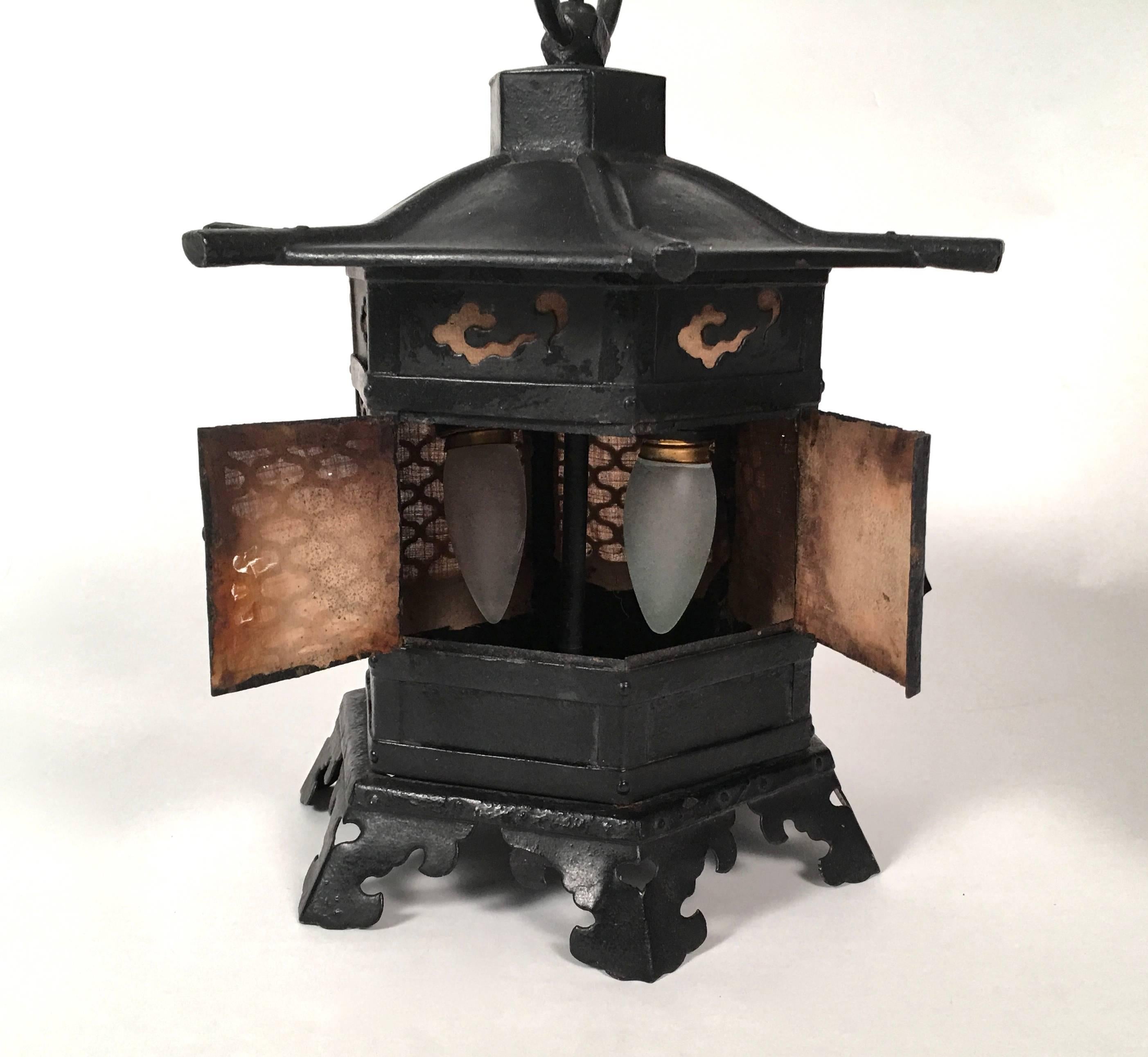 Japanese Pagoda Lantern with Gilt Cicada Ornament In Excellent Condition In Essex, MA