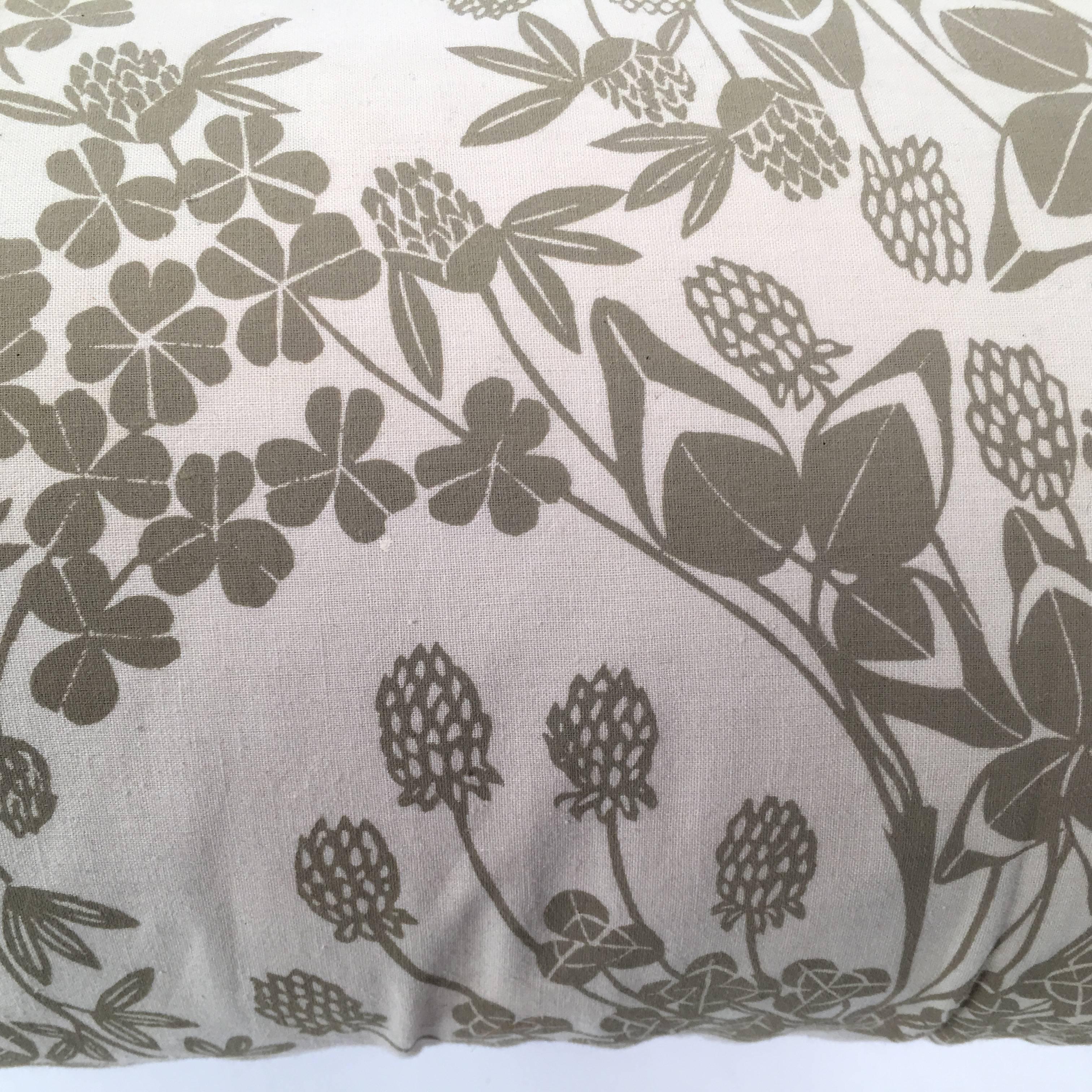 Folly Cove Designers Hand Block Printed Clover Pillow In Excellent Condition In Essex, MA