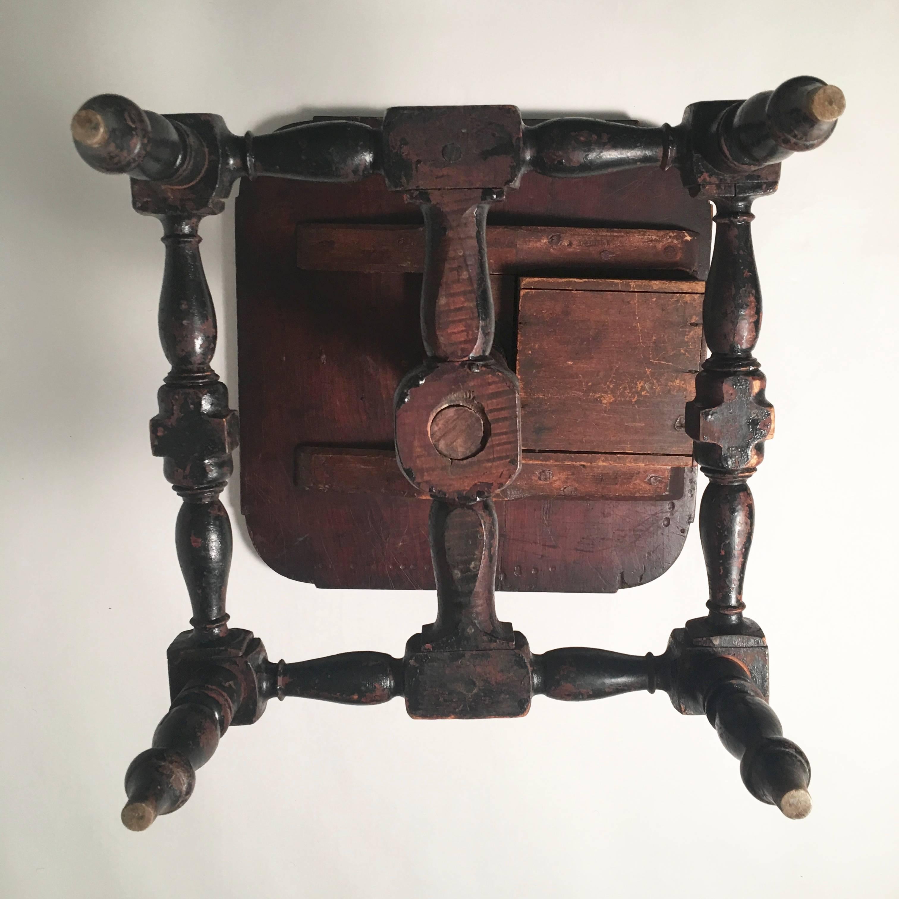 Early American Country Side Table, circa 1820-1830 3