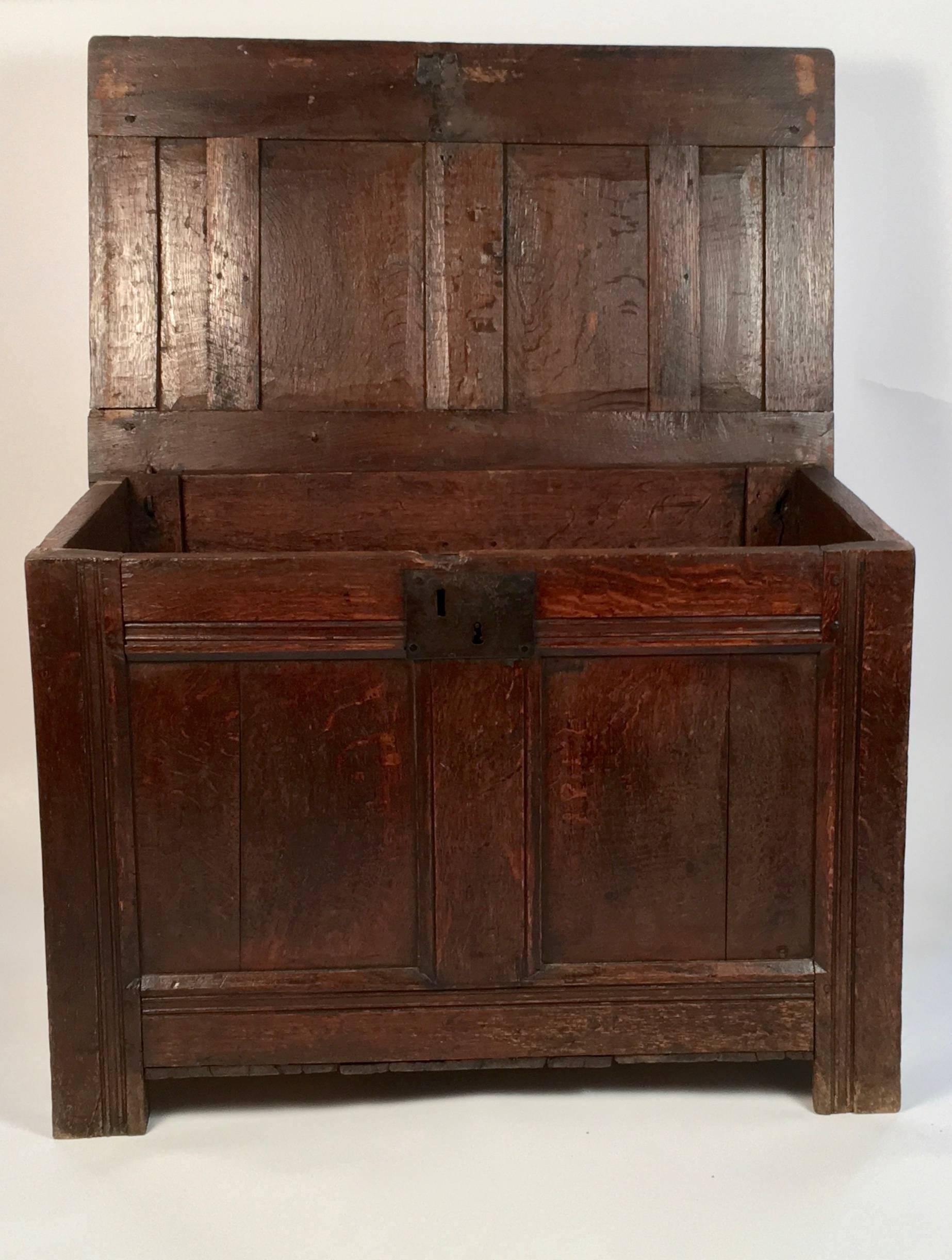 Jacobean 17th Century English Oak Chest In Excellent Condition In Essex, MA