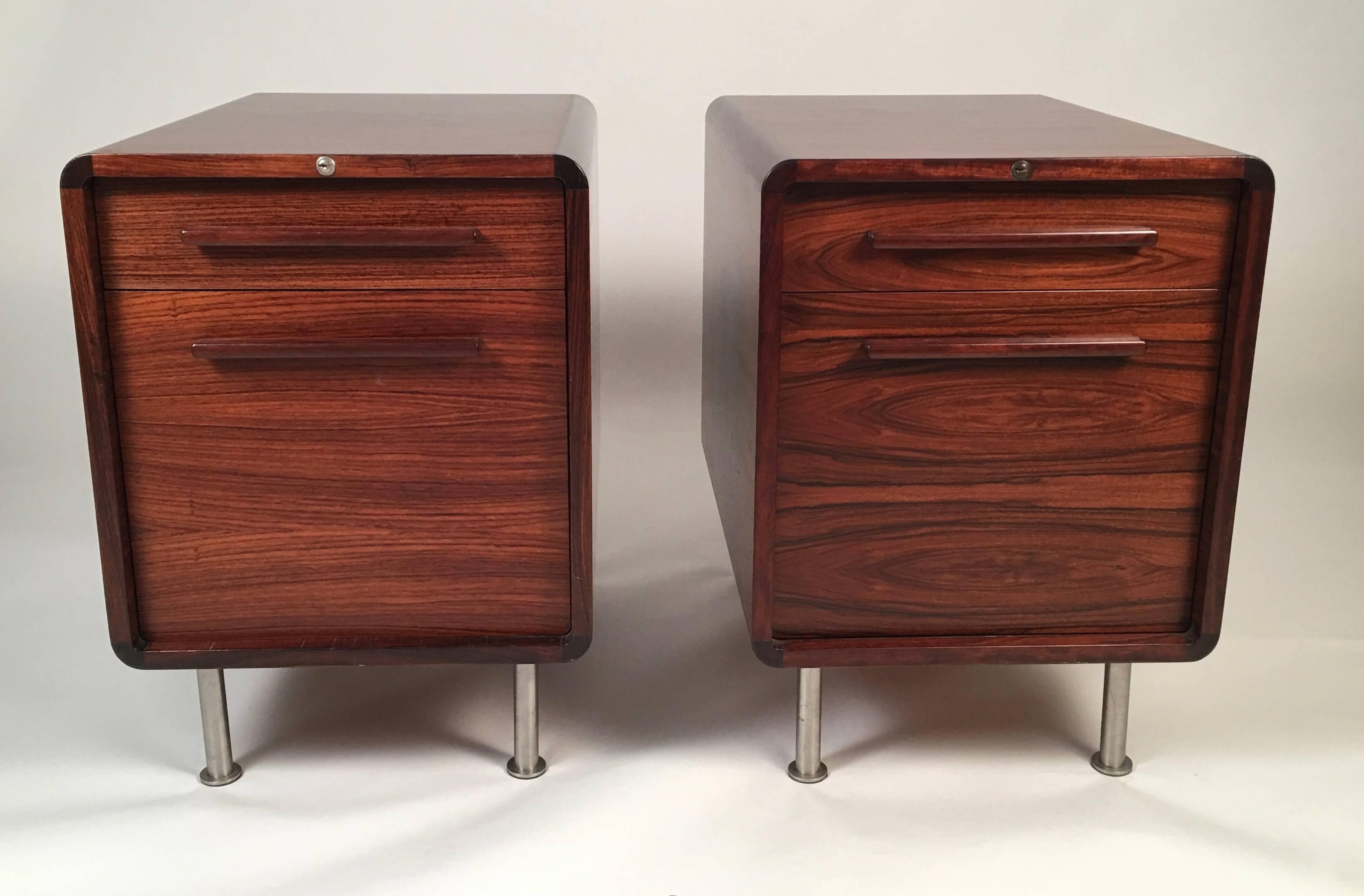 Pair of Danish cabinets, perfect as nightstands, in rosewood from the 1970s, made by Dyrlund, of rectangular form with rounded corners, and long rectangular rosewood pulls, all veneered with richly figured and colored rosewood, with one small drawer