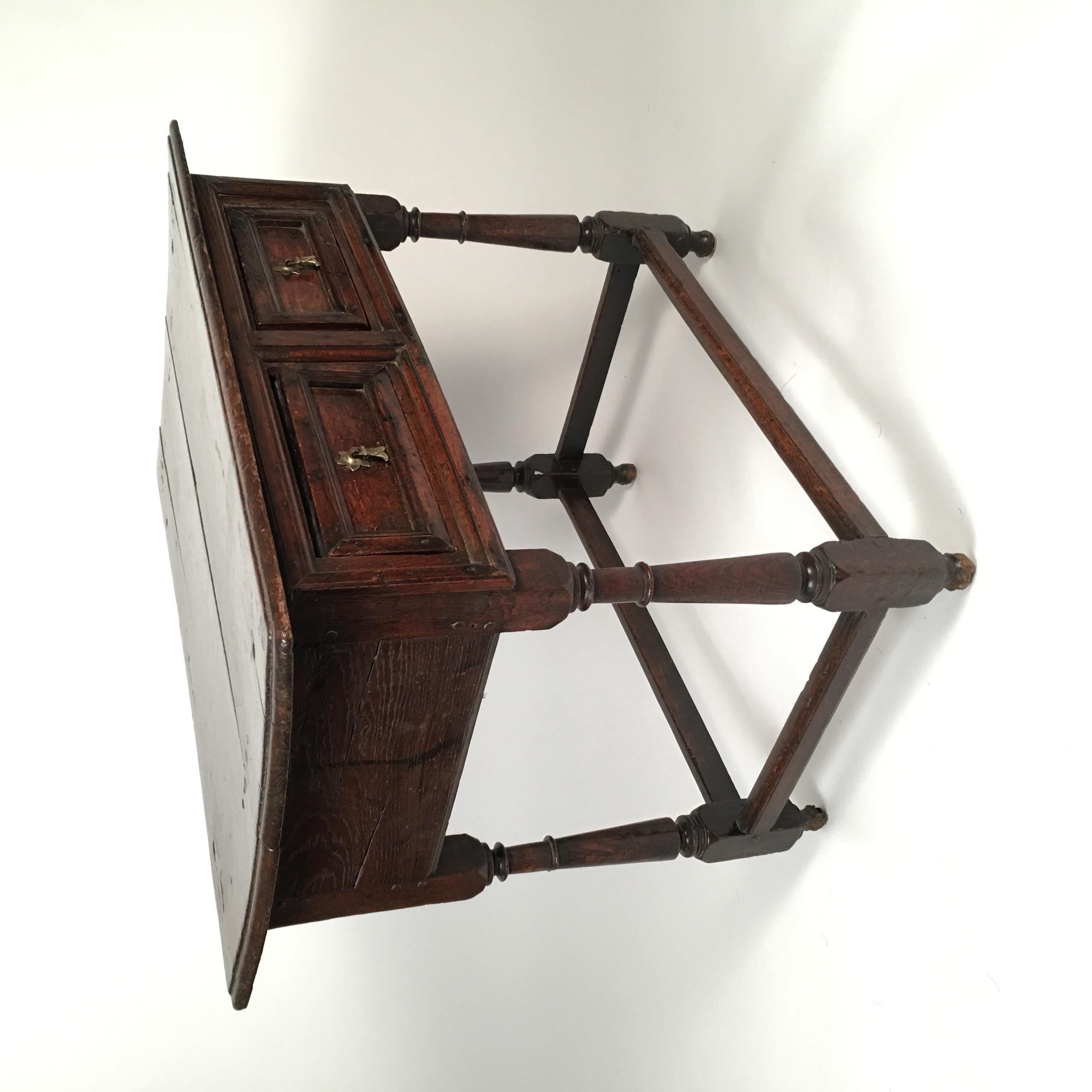 18th Century English Oak Tavern Table In Good Condition In Essex, MA