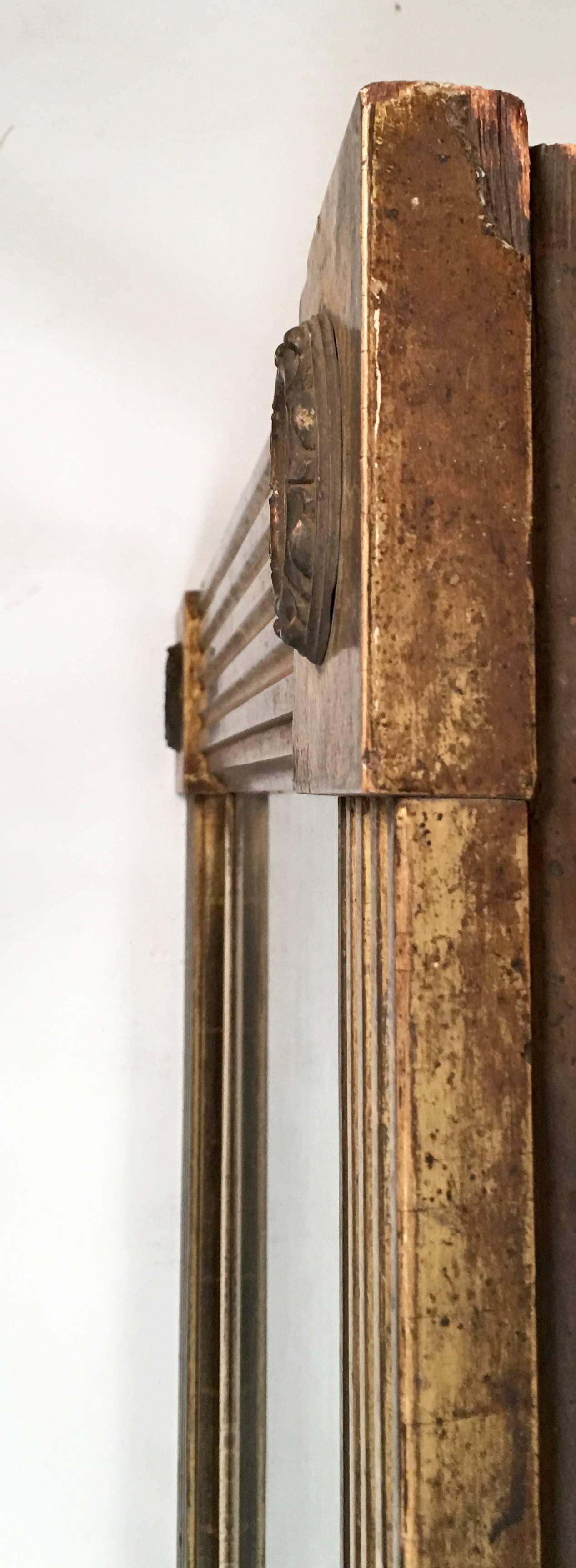 Early 19th Century American Classical Giltwood Mirror, circa 1820-1840