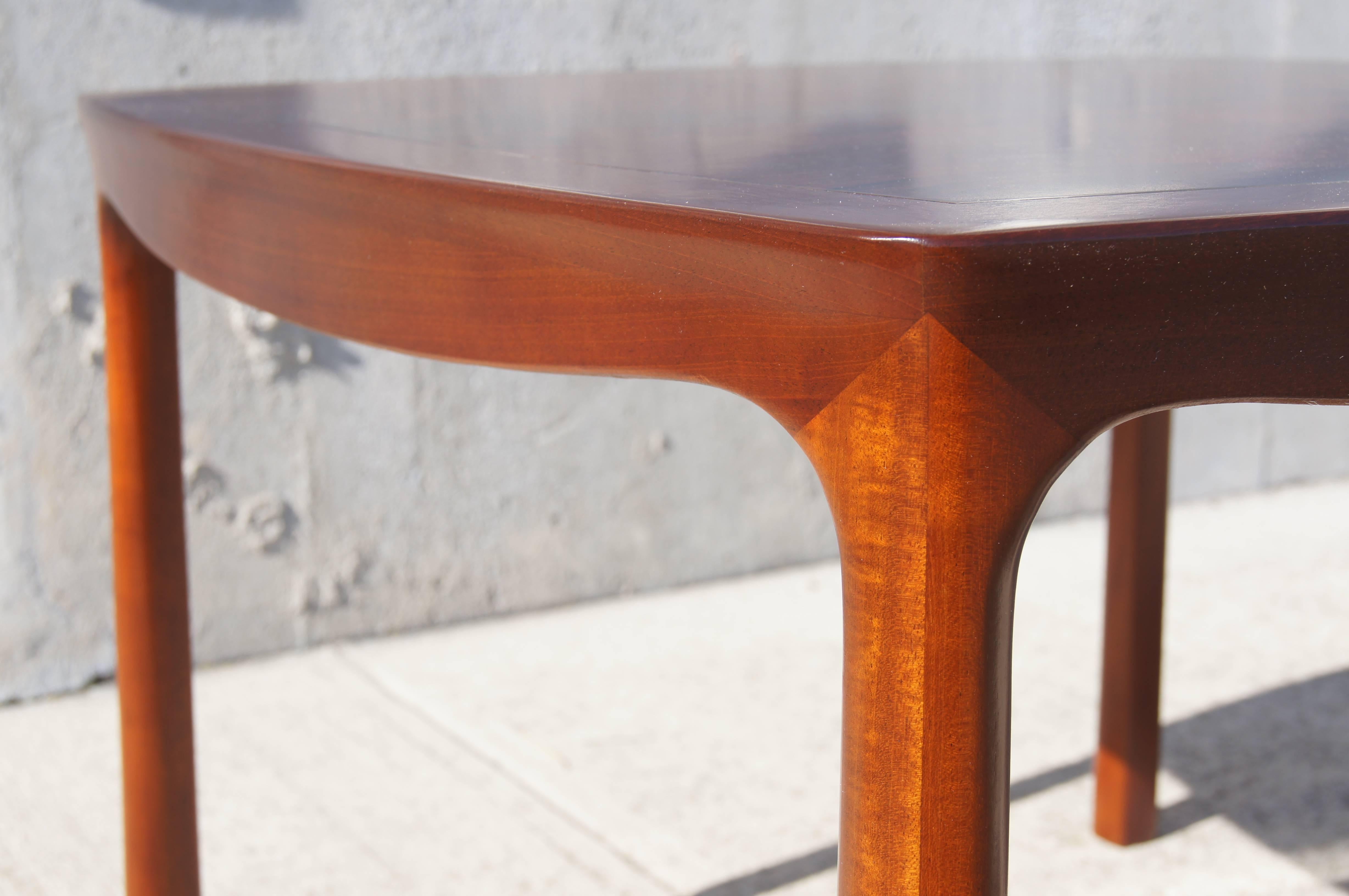 Rosewood and Mahogany Side Table by Edward Wormley for Dunbar In Good Condition For Sale In Dorchester, MA