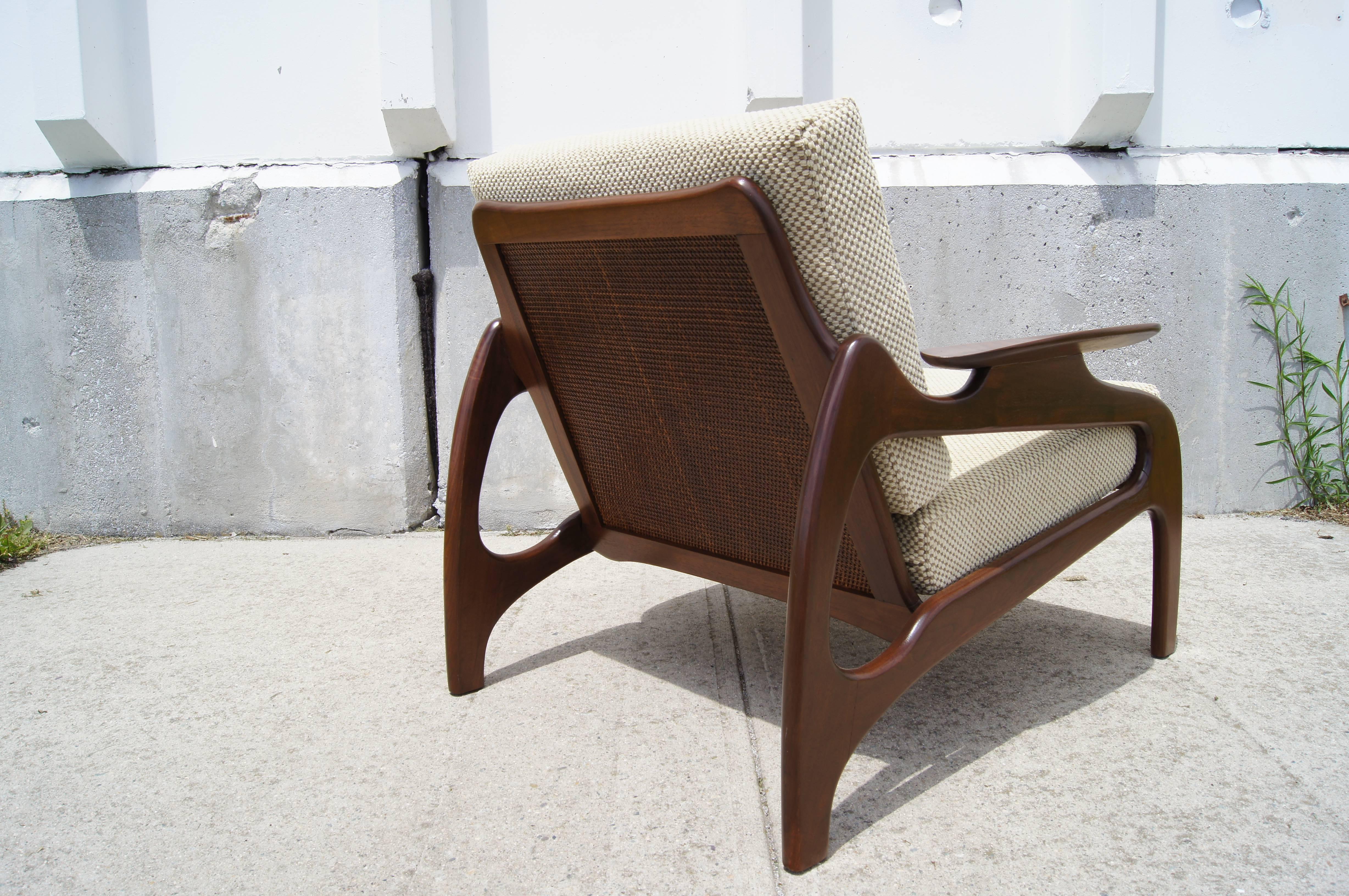 Model 1209C Walnut Lounge Chair by Adrian Pearsall for Craft Associates In Excellent Condition In Dorchester, MA