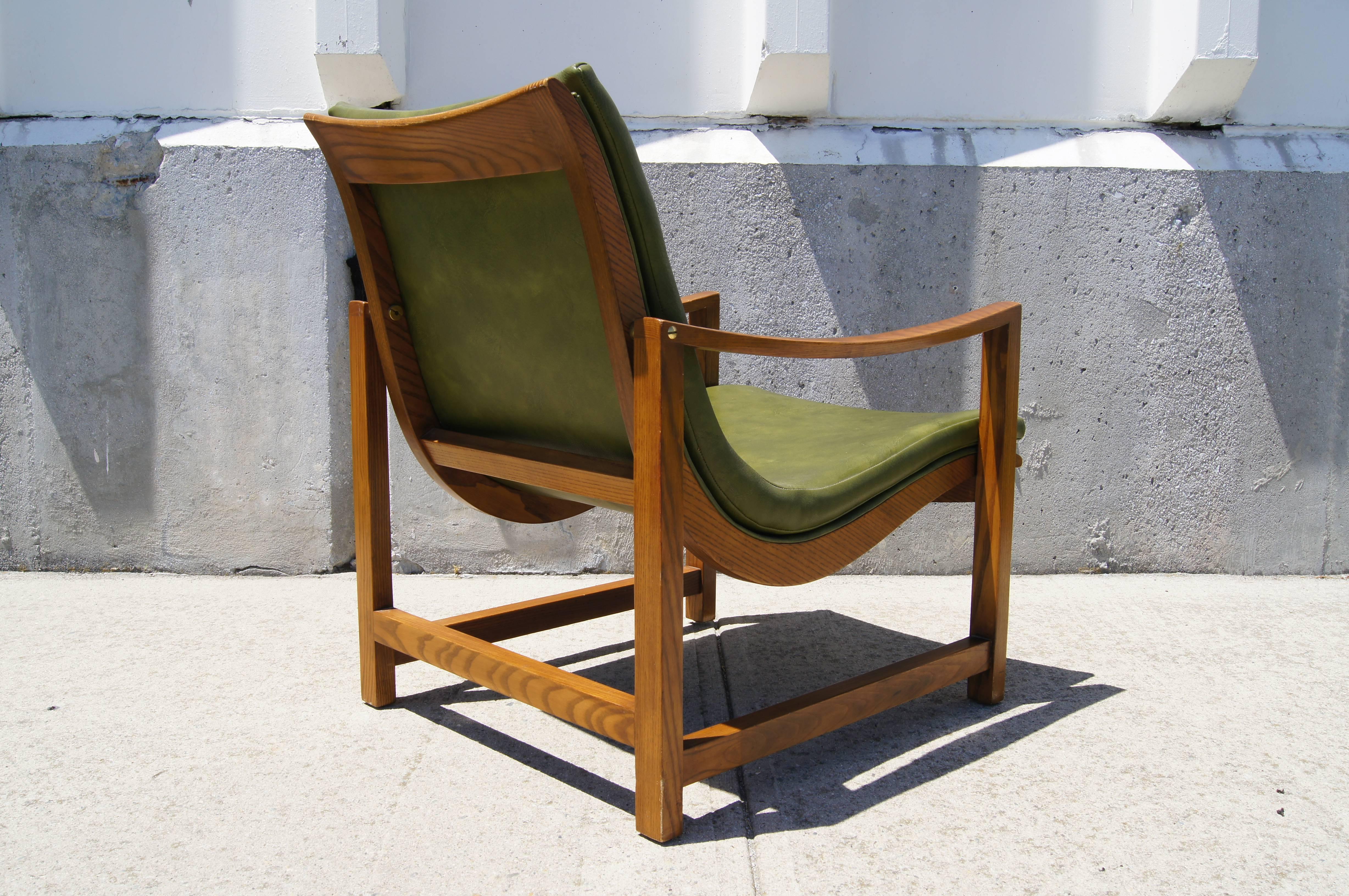 Leather-Embossed Ash Lounge Chair by Edward Wormley for Dunbar In Good Condition For Sale In Dorchester, MA