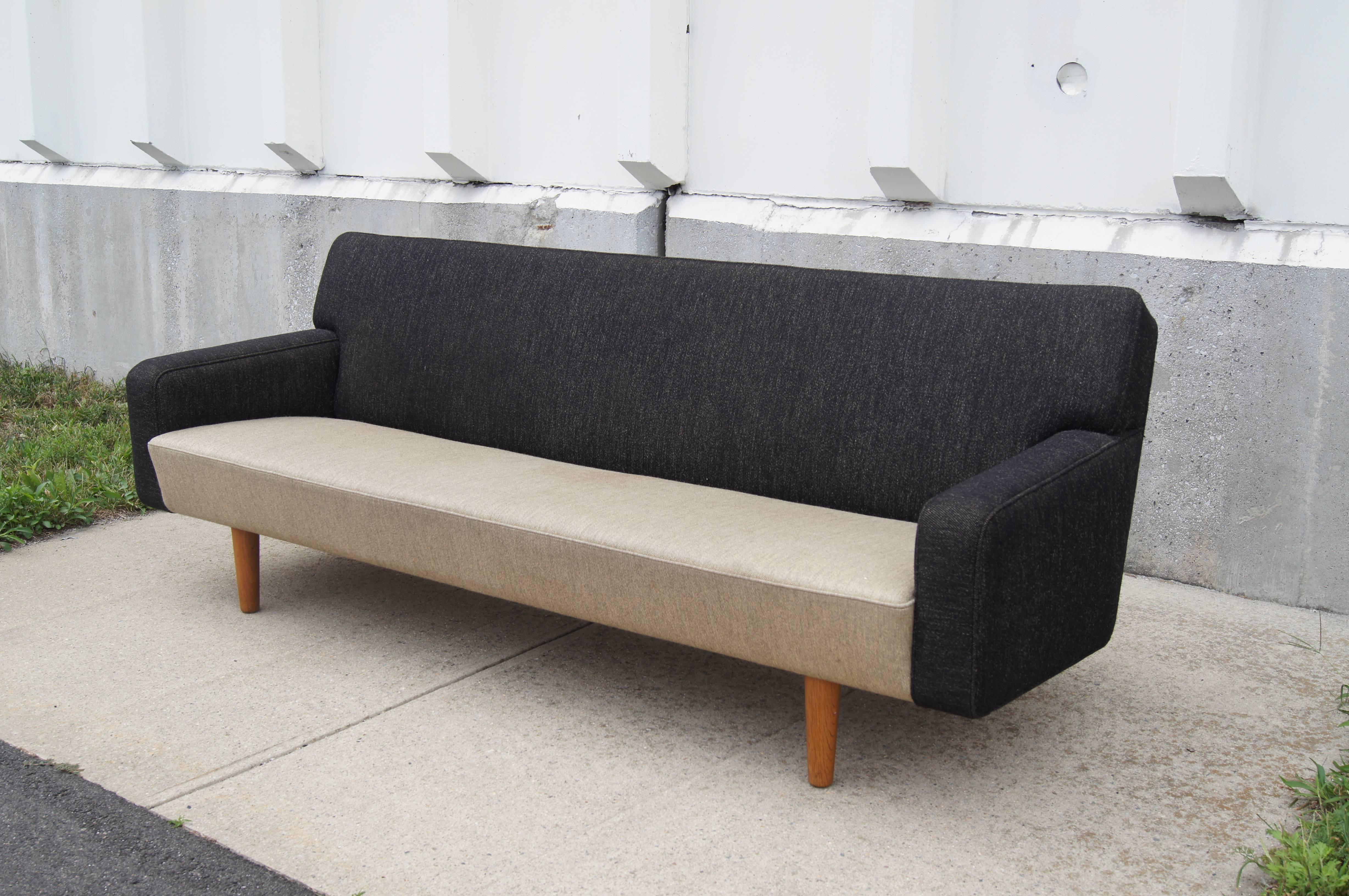 The strong, clean lines of the AP33 sofa, designed by Hans Wegner for A.P. Stolen in the mid-1950s, make it a perfect fit for a contemporary environment. Set on oak legs and upholstered in contrasting textiles, this sofa looks attractive from all
