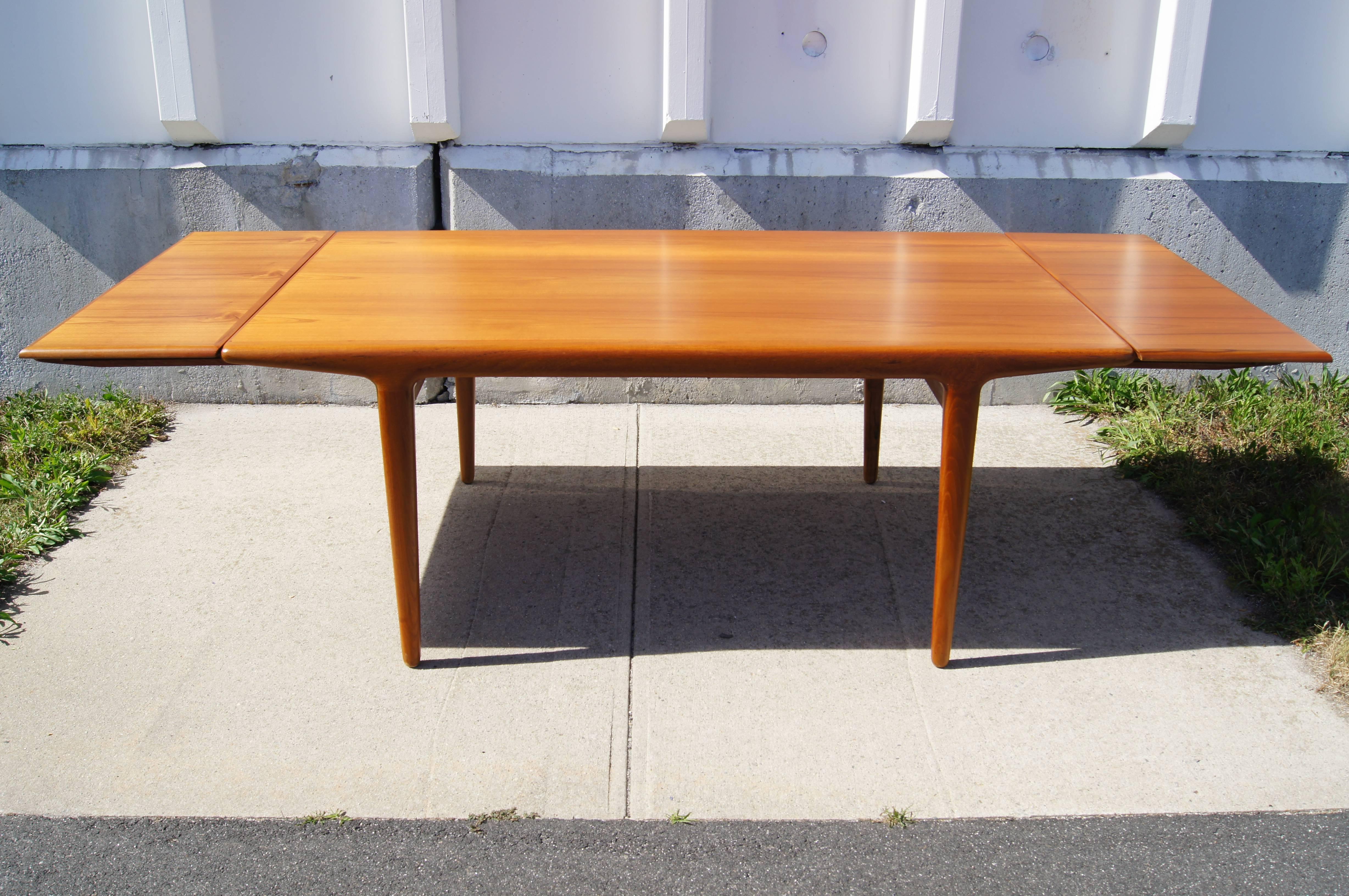 Designed by Niels Møller, this Danish modern extension table is notable for its beautifully tapered lines and the warmth of the teak. Two concealed leaves easily slide out allow ten persons to dine comfortably.

Each extension is 15.5 inches.


