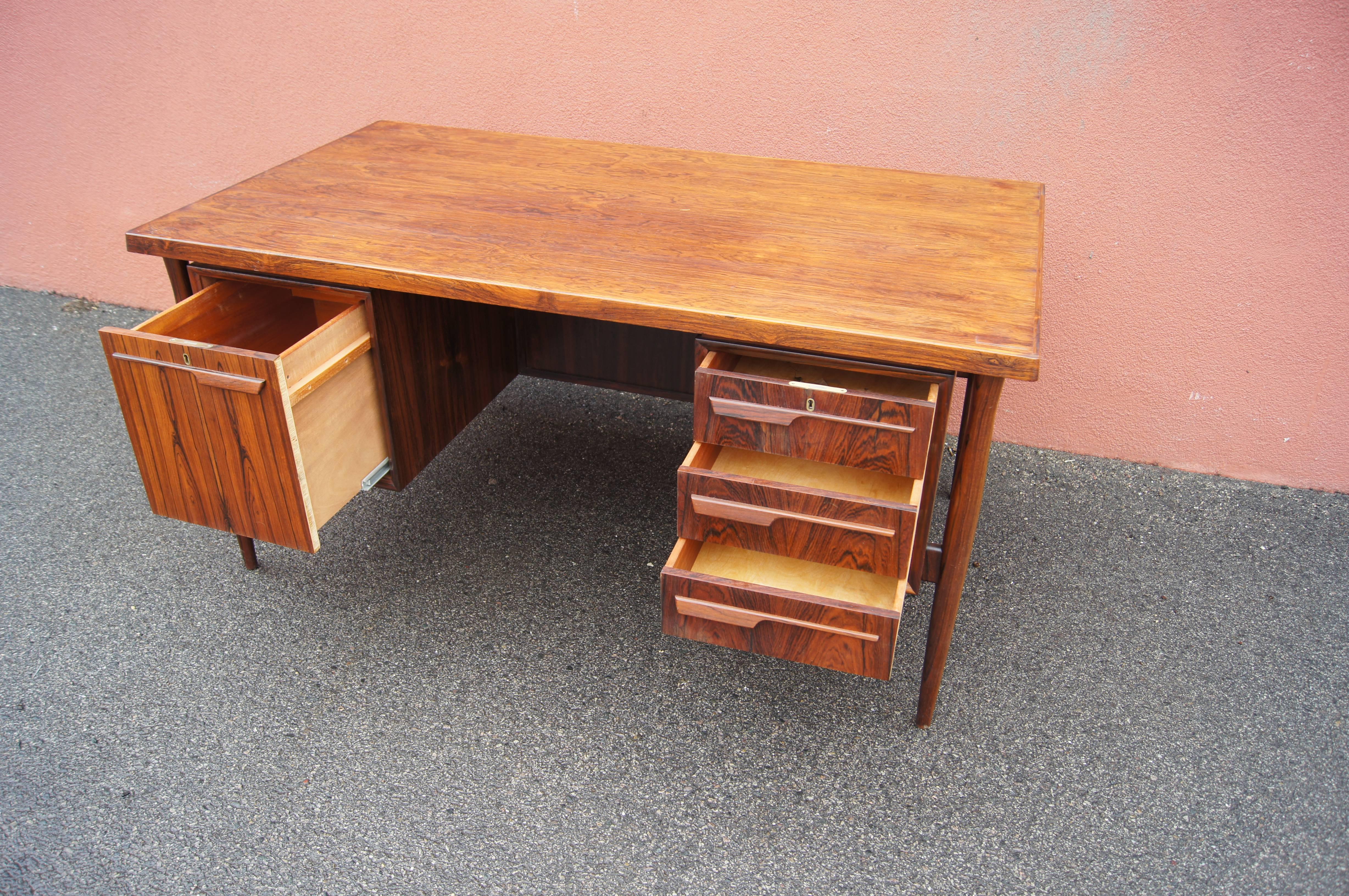 Rosewood Executive Desk by Arne Vodder In Excellent Condition In Dorchester, MA