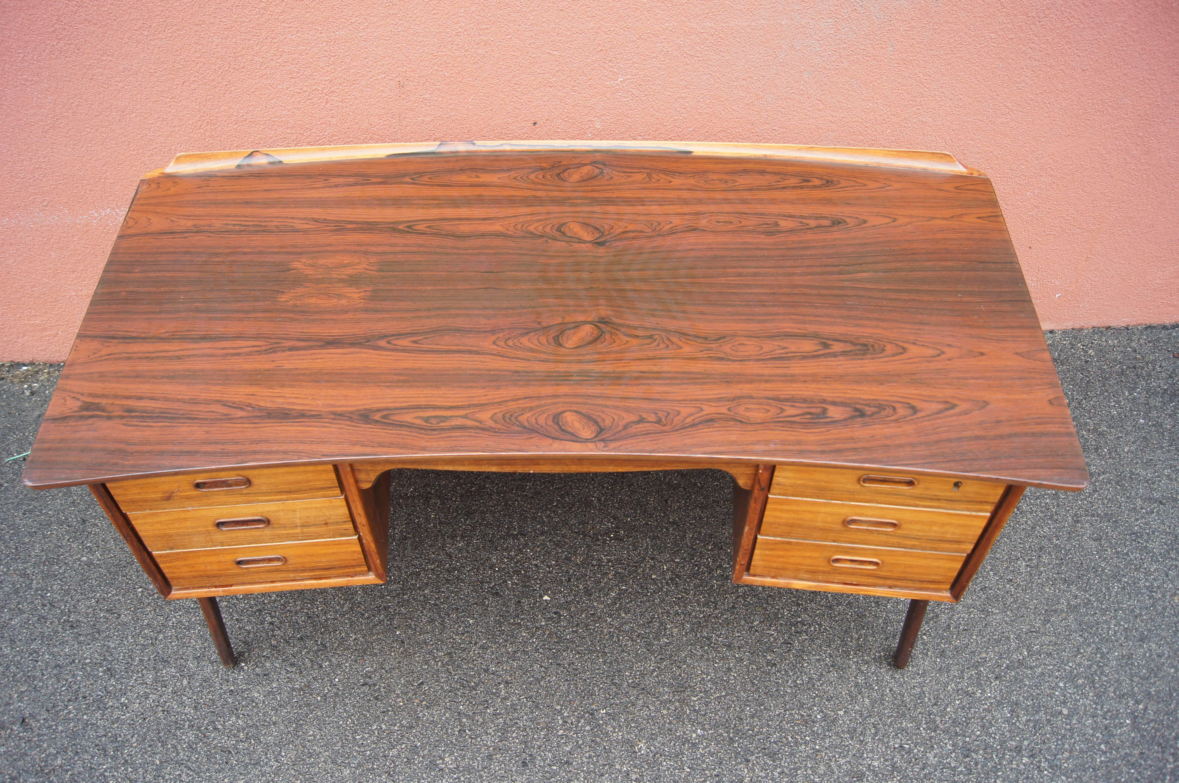 Schreibtisch aus Palisanderholz, Modell SH 180, von Svend Aage Madsen für Sigurd Hansen (Mitte des 20. Jahrhunderts)