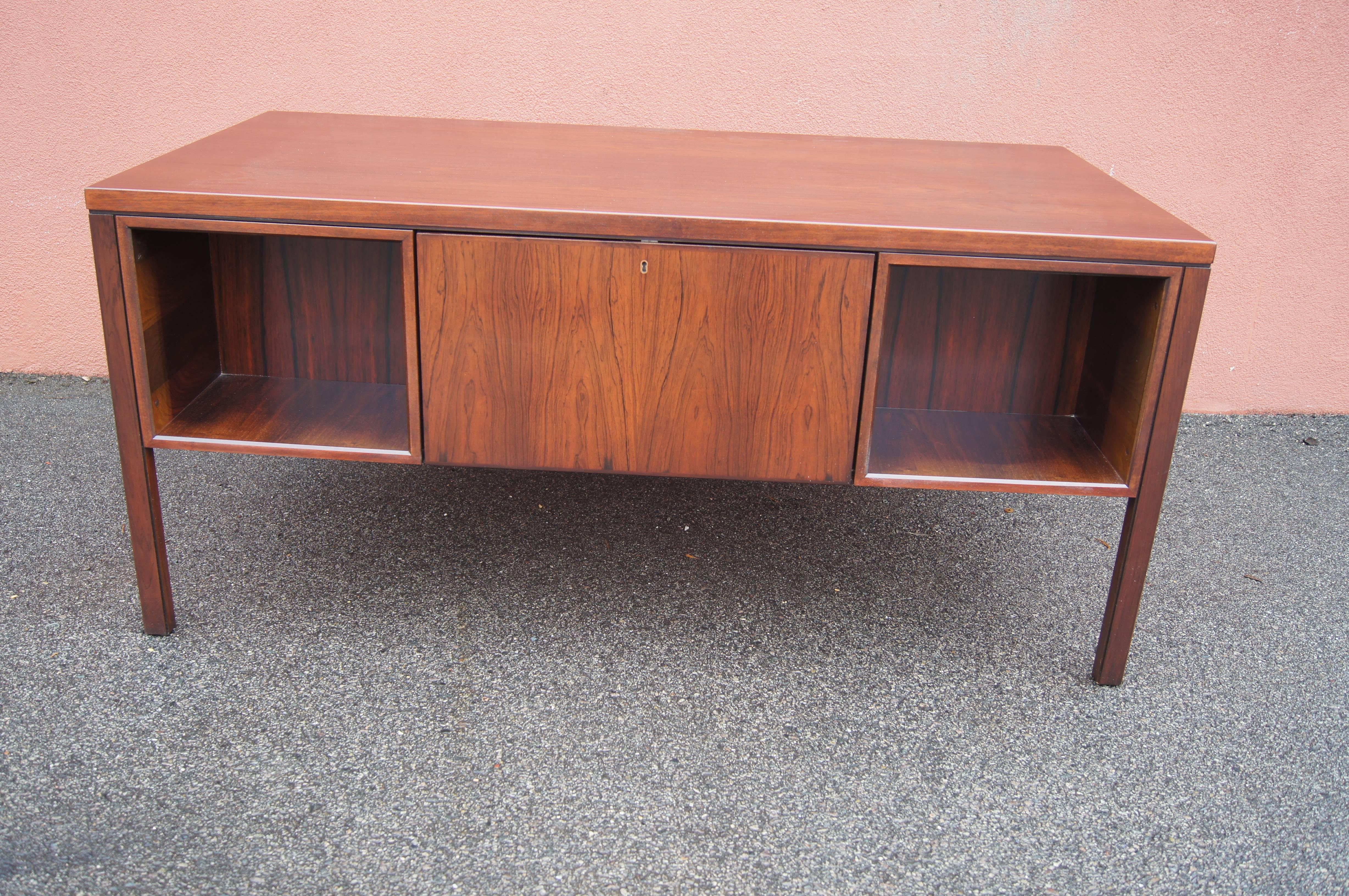 Scandinavian Modern Rosewood Desk, Model 77, by Gunni Omann for Omann Jun Møbelfabrik