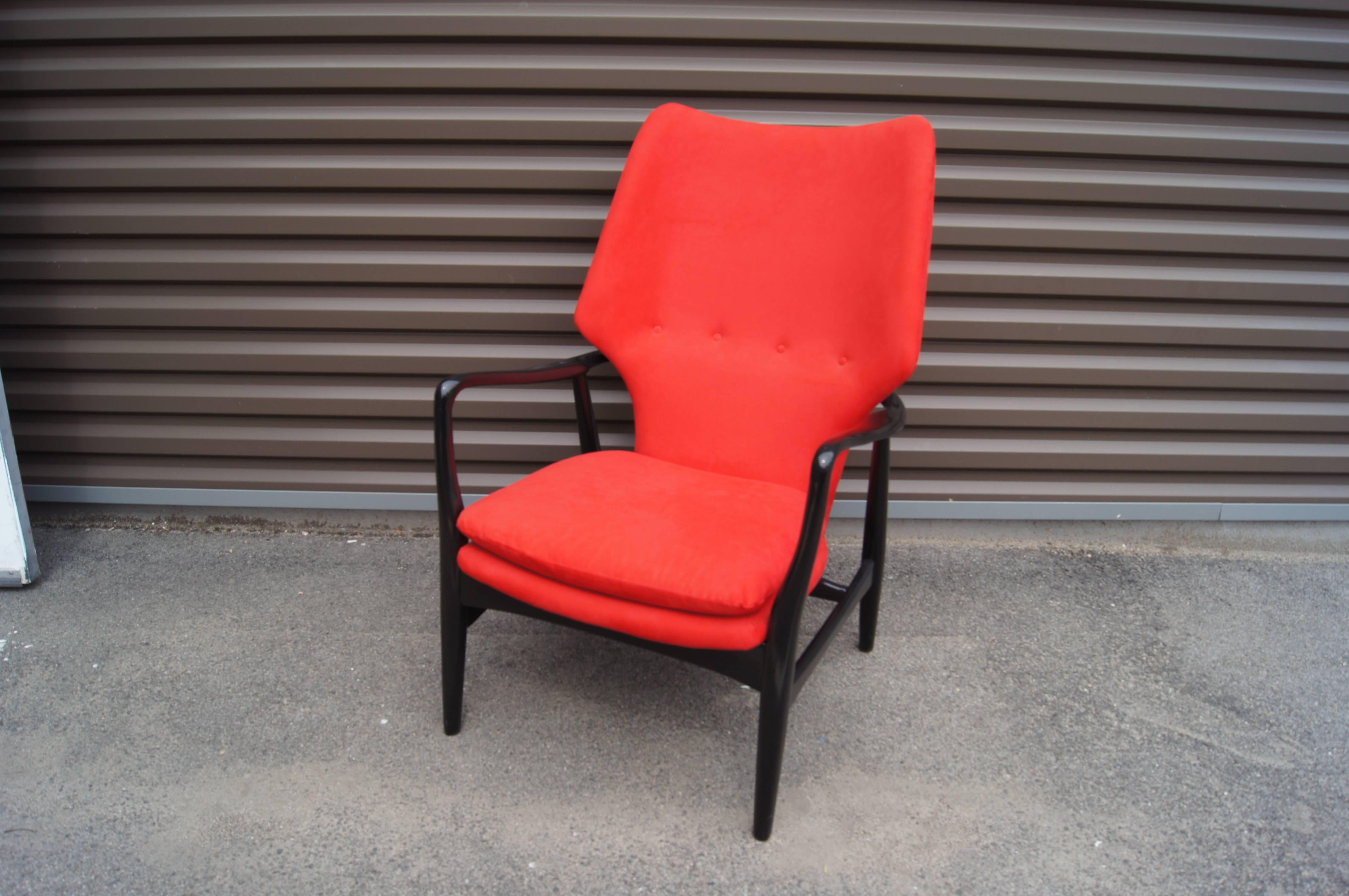 Le designer danois Aksel Bender Madsen a créé cette étonnante chaise longue, appelée Karen, pour le fabricant néerlandais Bovenkamp. Elle a été vendue au début des années 1960 par le détaillant américain de The Modern Scandinavian, George Tanier. Un