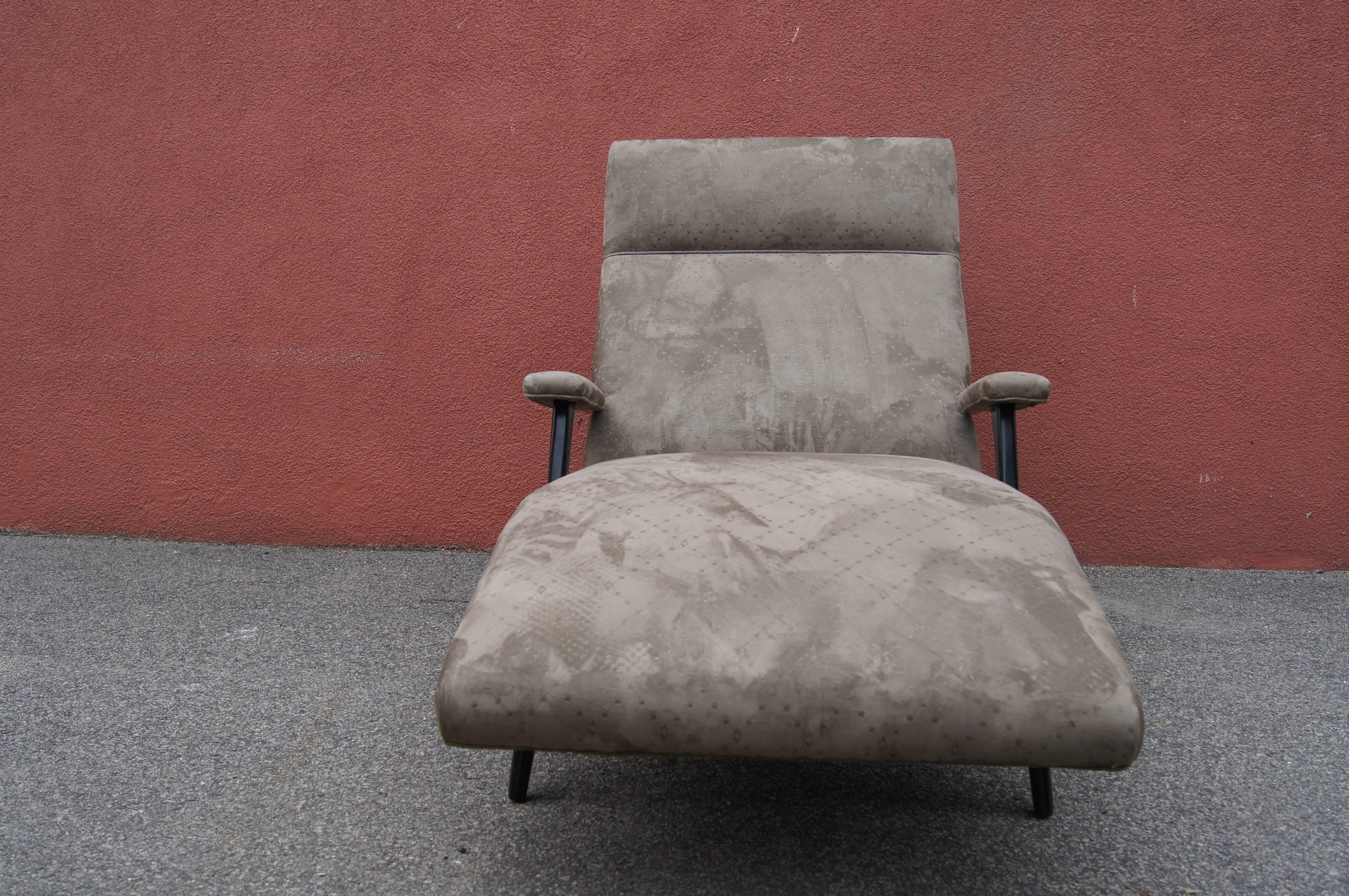 Mid-Century American Chaise Longue in Microsuede (Lackiert)