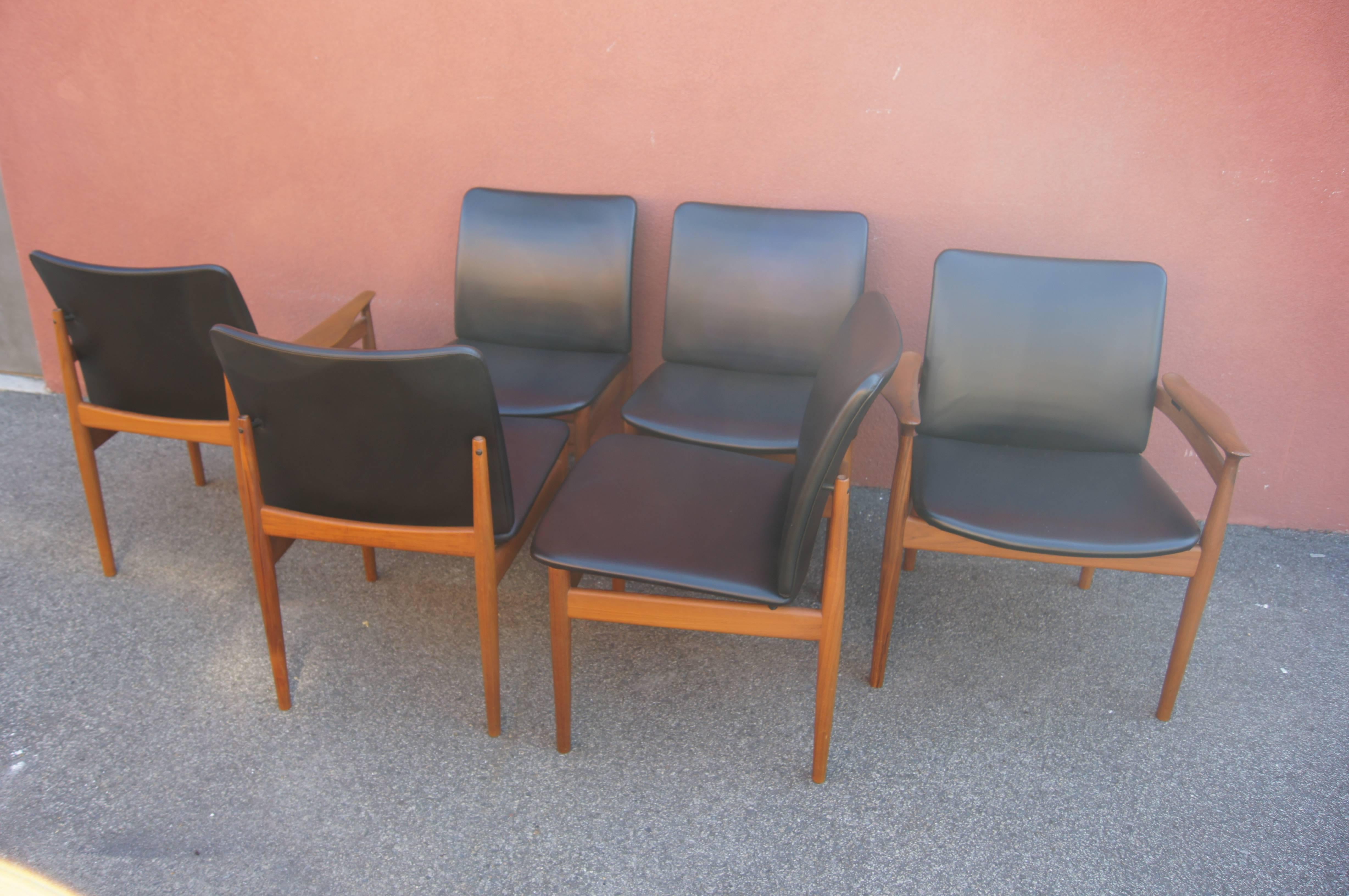 Scandinave moderne Ensemble de six chaises à manger en teck, modèles 191 et 192, par Finn Juhl en vente