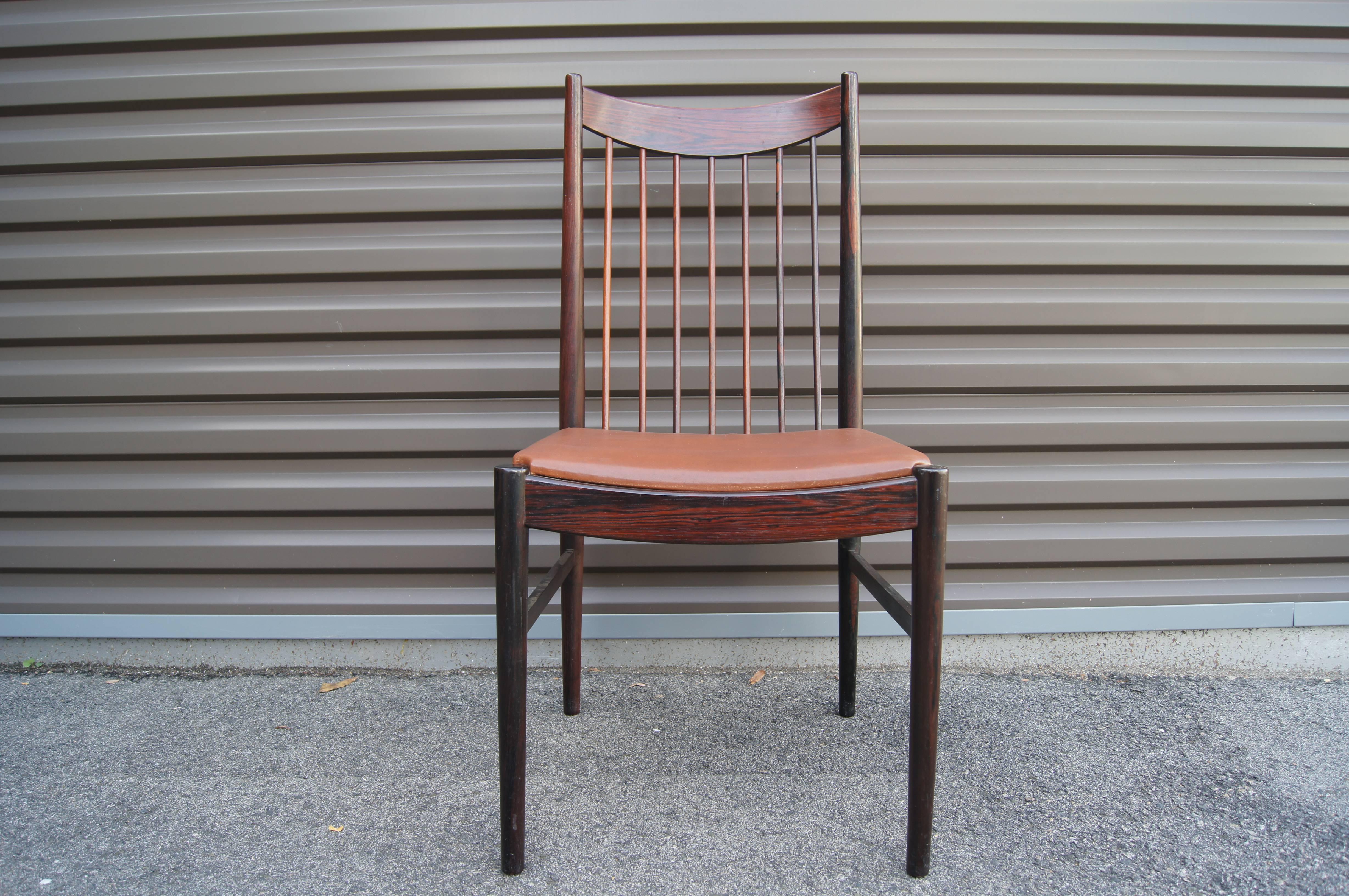 Milieu du XXe siècle Ensemble de six chaises de salle à manger en bois de rose par Arne Vodder pour Sibast en vente