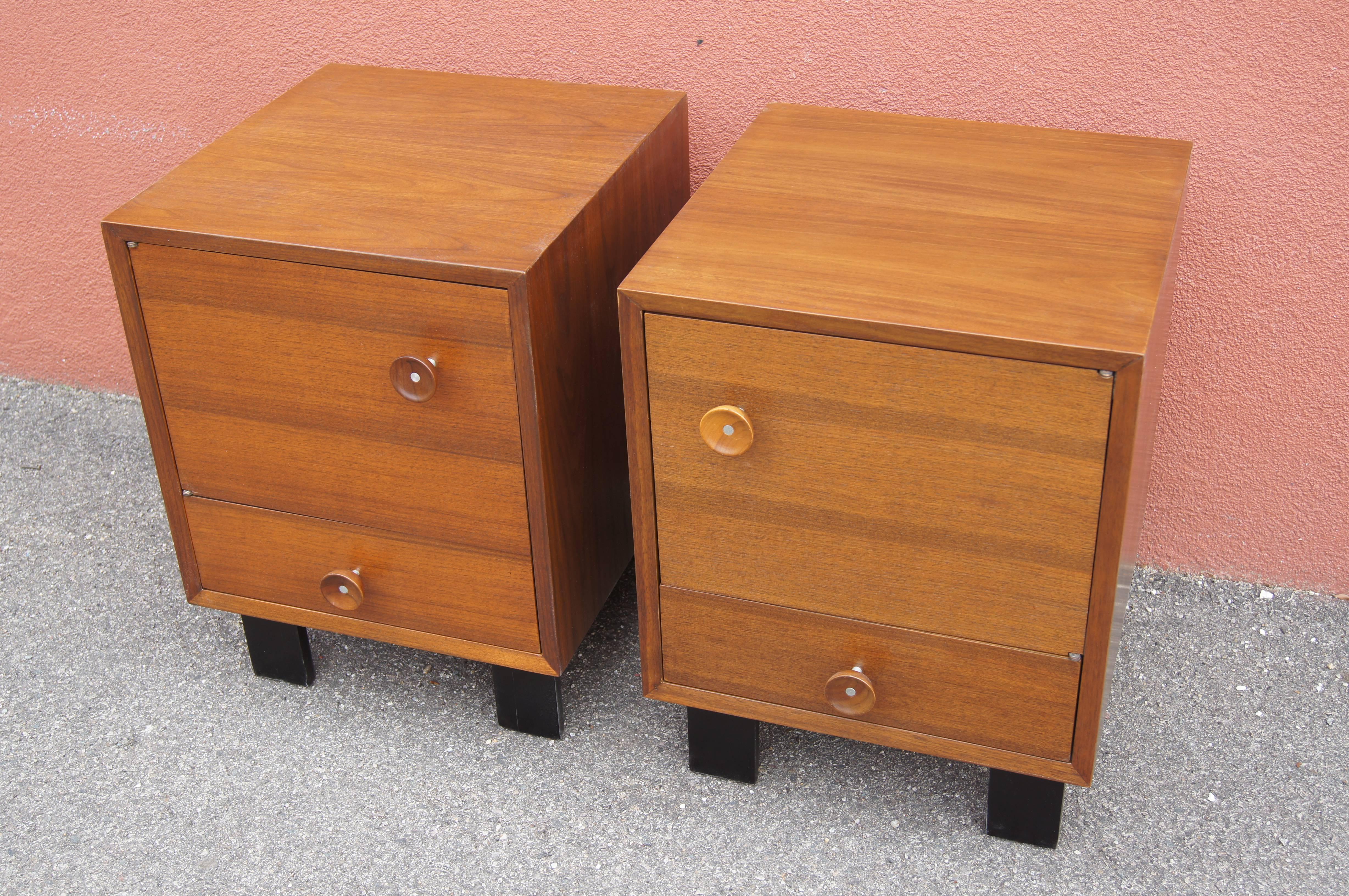 Mid-20th Century Pair of Walnut Nightstands, Model 4617 by George Nelson for Herman Miller